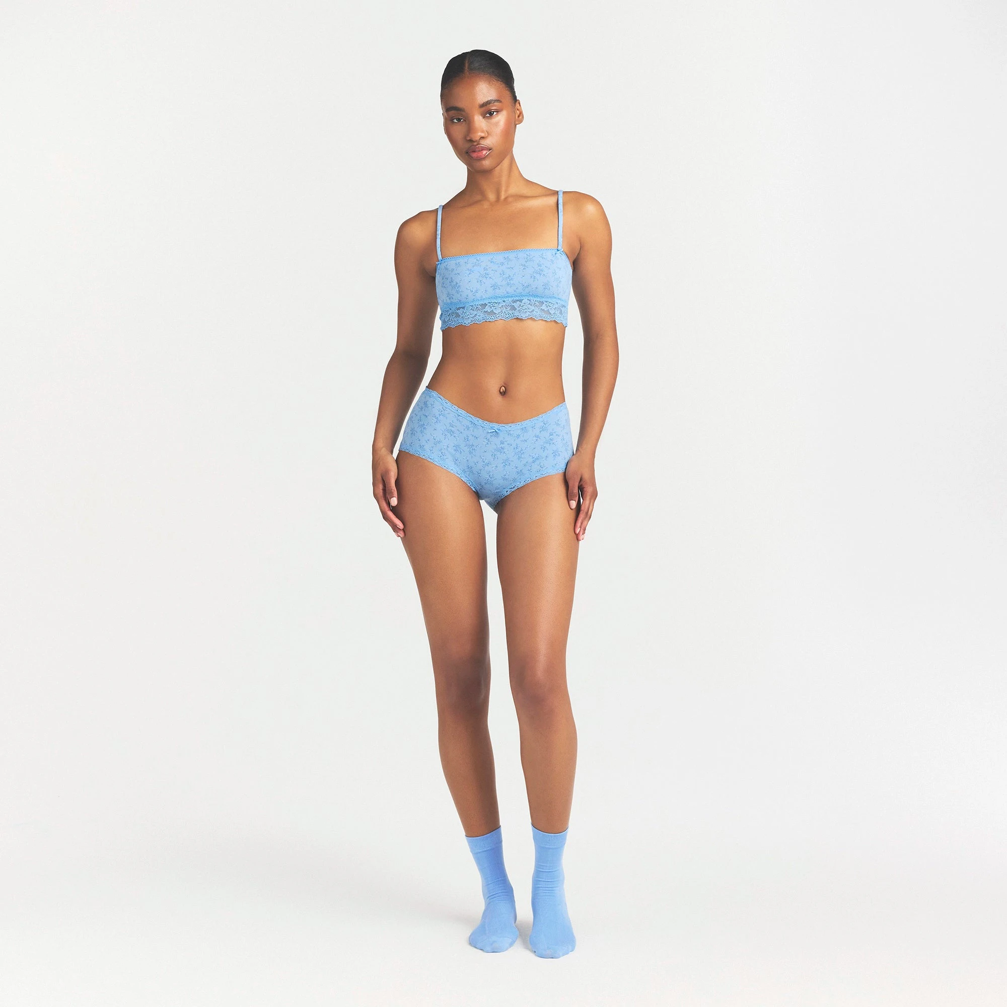 LIGHTWEIGHT COTTON LACE BOY SHORT | SURF DAINTY FLORAL PRINT ON A MODEL FRONT VIEW @ | FOCUS: 0.0, 1.0, 0.9