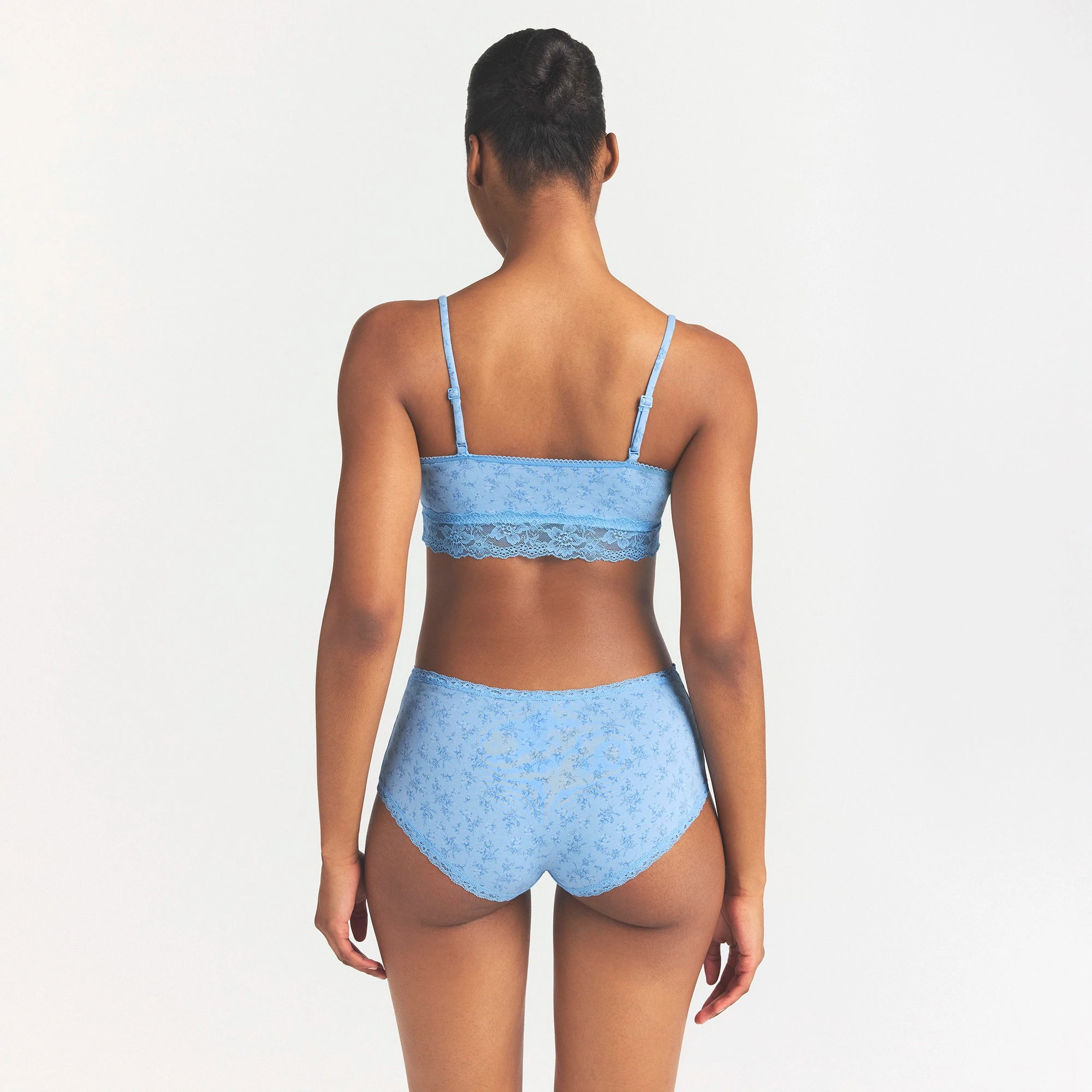 LIGHTWEIGHT COTTON LACE BOY SHORT | SURF DAINTY FLORAL PRINT ON A MODEL SIDE VIEW @ | FOCUS: 0.0, 1.0, 0.9