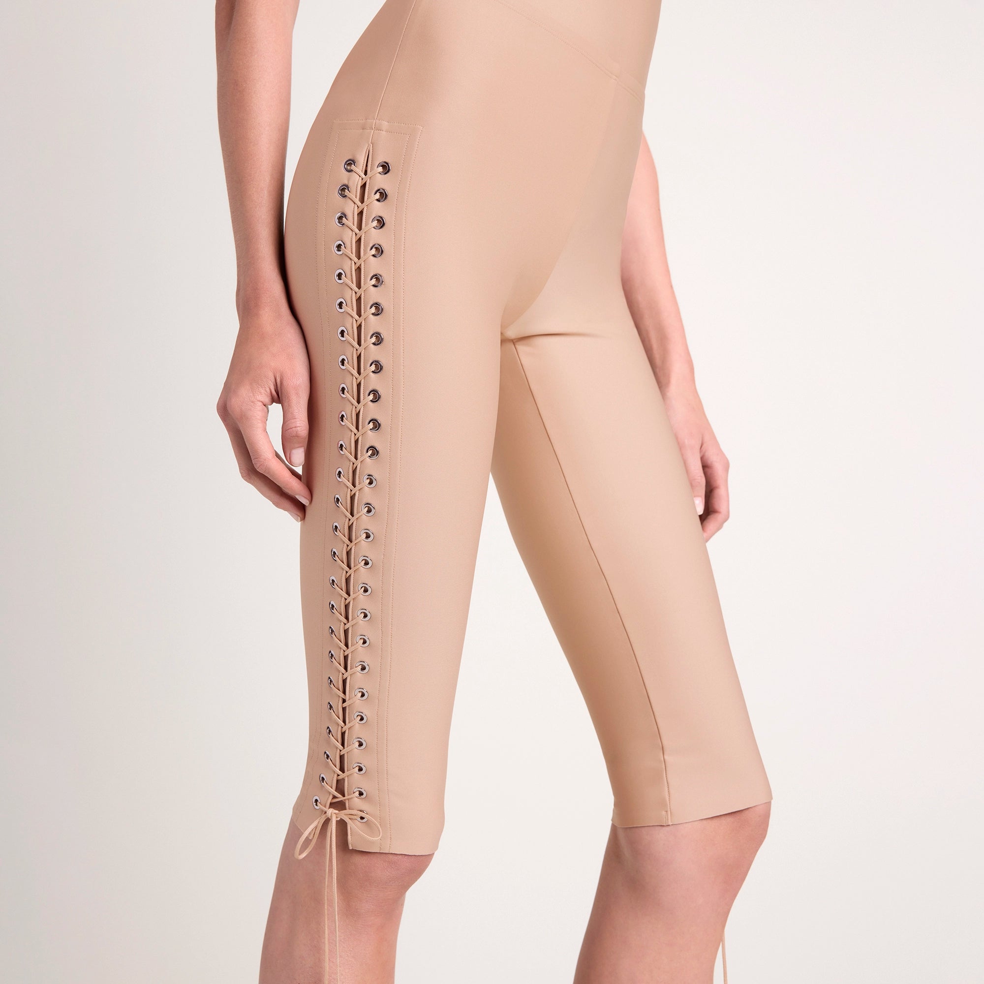 LUDOVIC DE SAINT SERNIN X SKIMS SKIMS BODY CAPRI | CLAY ON A MODEL SIDE VIEW @ | FOCUS: 0.0, 1.0, 0.9