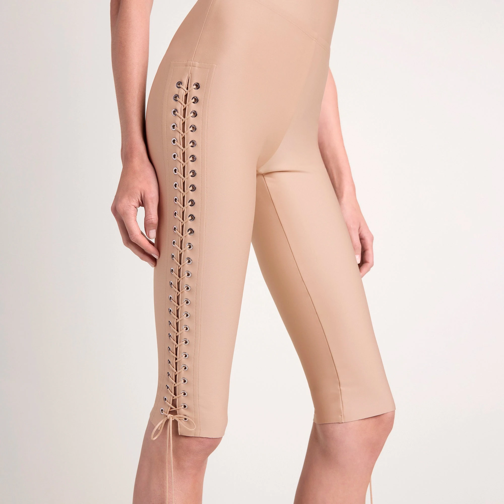 LUDOVIC DE SAINT SERNIN X SKIMS SKIMS BODY CAPRI | CLAY ON A MODEL SIDE VIEW @ | FOCUS: 0.0, 1.0, 0.9