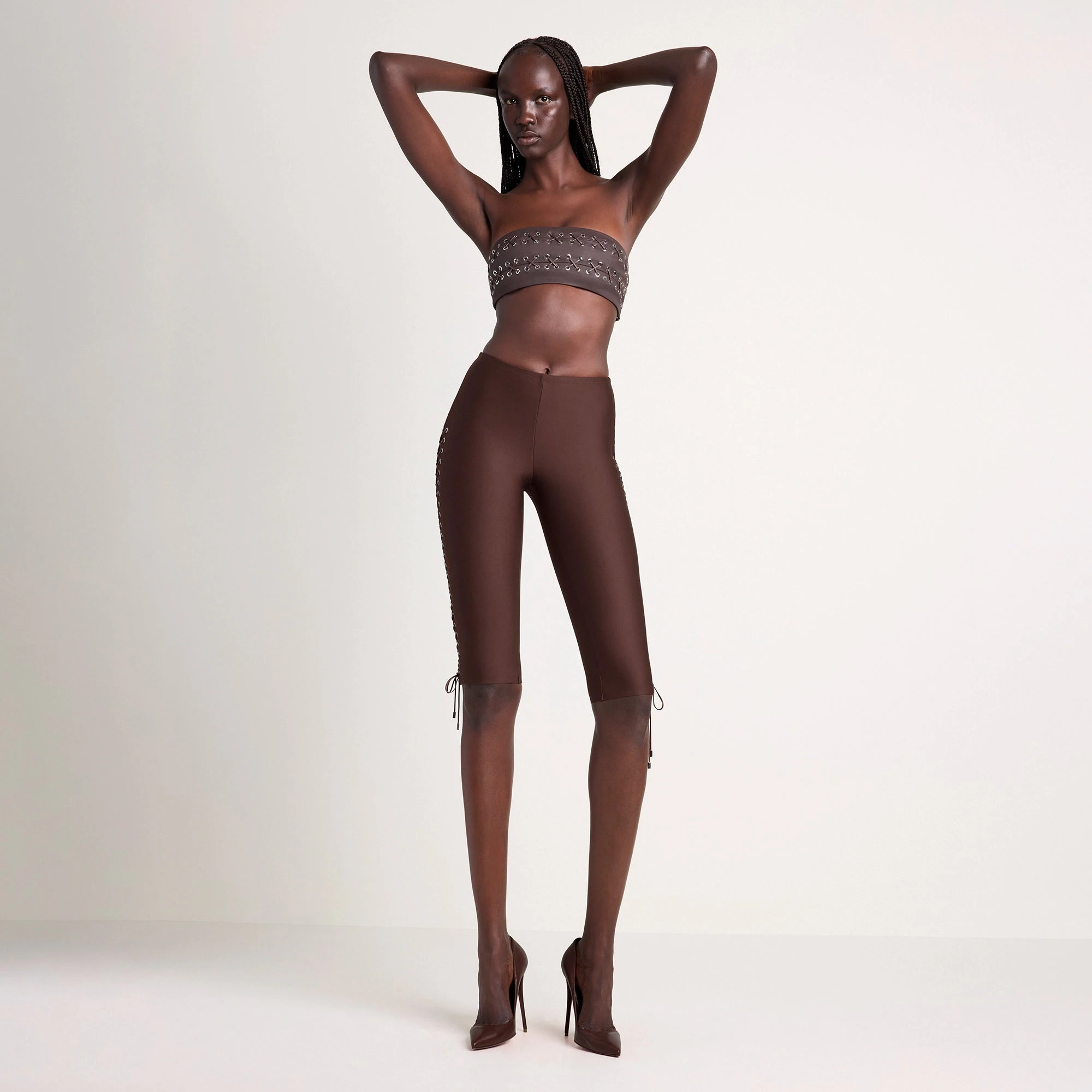 LUDOVIC DE SAINT SERNIN X SKIMS SKIMS BODY CAPRI | COCOA ON A MODEL FRONT VIEW @ | FOCUS: 0.0, 1.0, 0.9