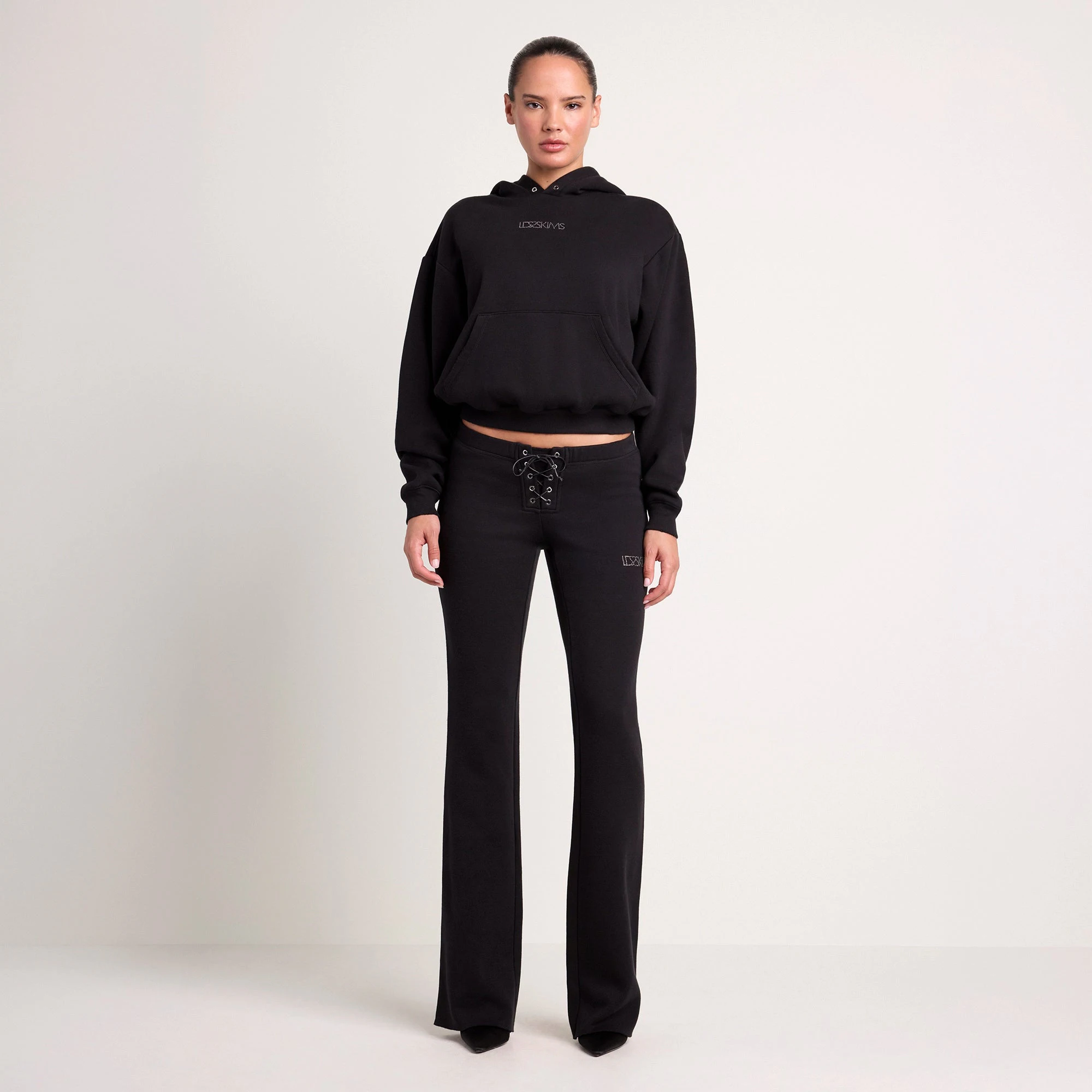 LUDOVIC DE SAINT SERNIN X SKIMS COTTON FLEECE SLIM PANT | ONYX ON A MODEL FRONT VIEW @ | FOCUS: 0.0, 1.0, 0.9