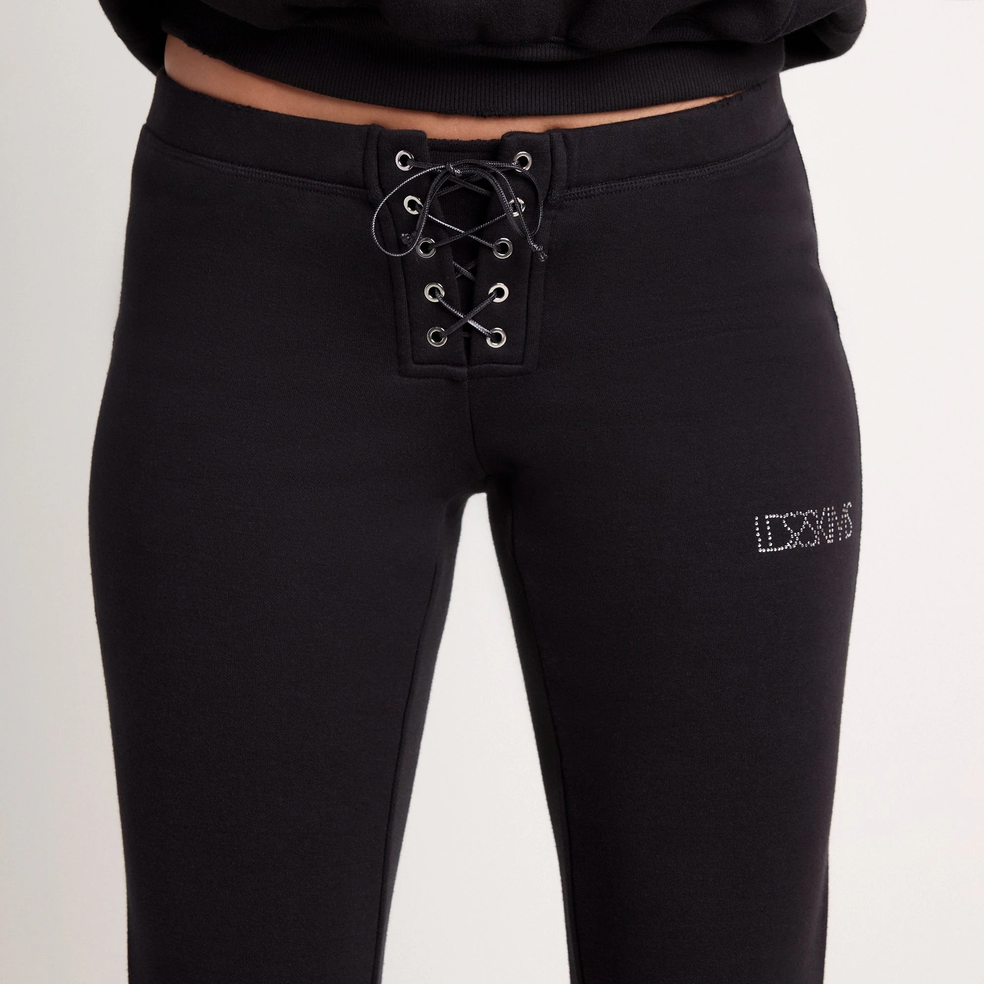 LUDOVIC DE SAINT SERNIN X SKIMS COTTON FLEECE SLIM PANT | ONYX ON A MODEL SIDE VIEW @ | FOCUS: 0.0, 1.0, 0.9