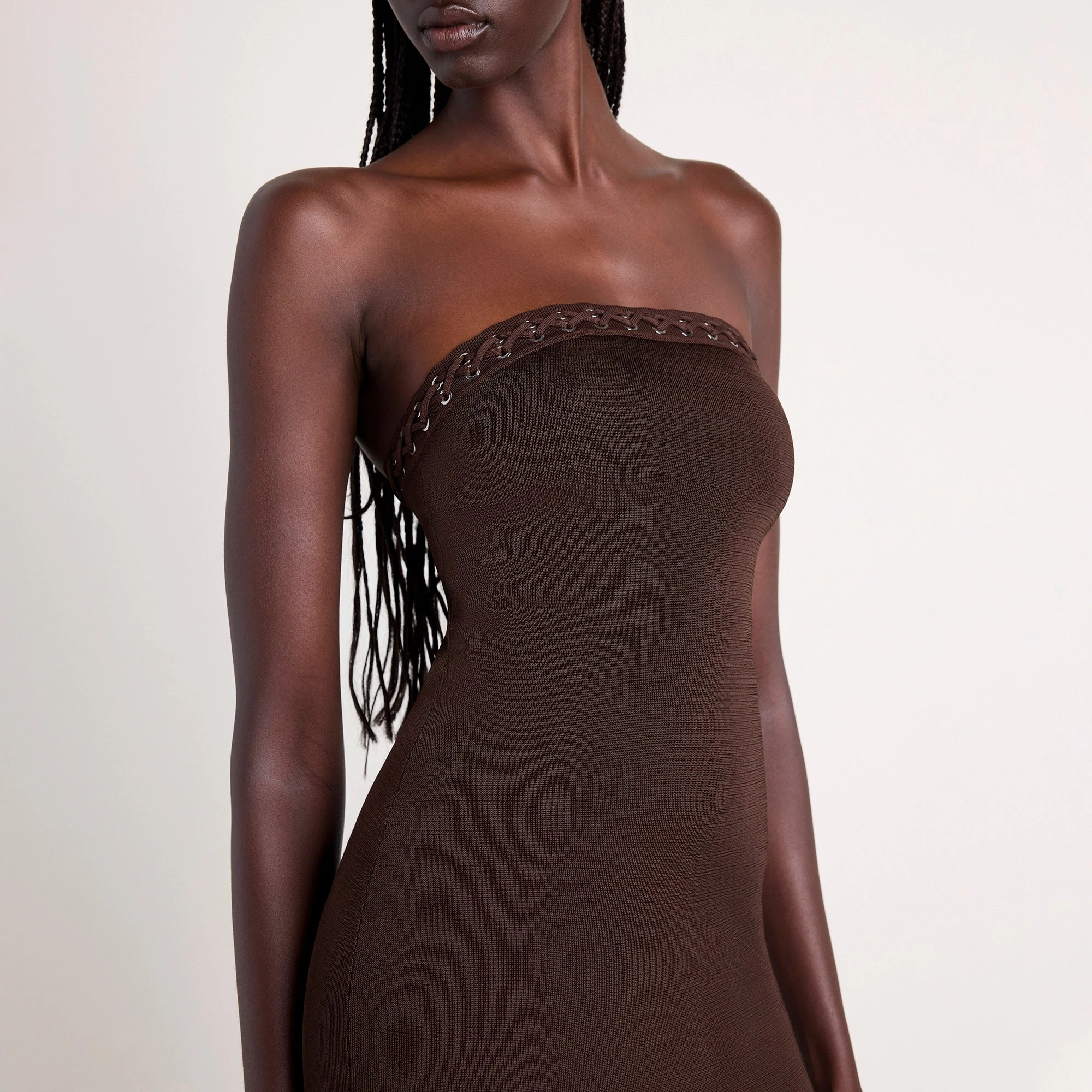 LUDOVIC DE SAINT SERNIN X SKIMS REFINED KNIT STRAPLESS DRESS | COCOA ON A MODEL SIDE VIEW @ | FOCUS: 0.0, 1.0, 0.9