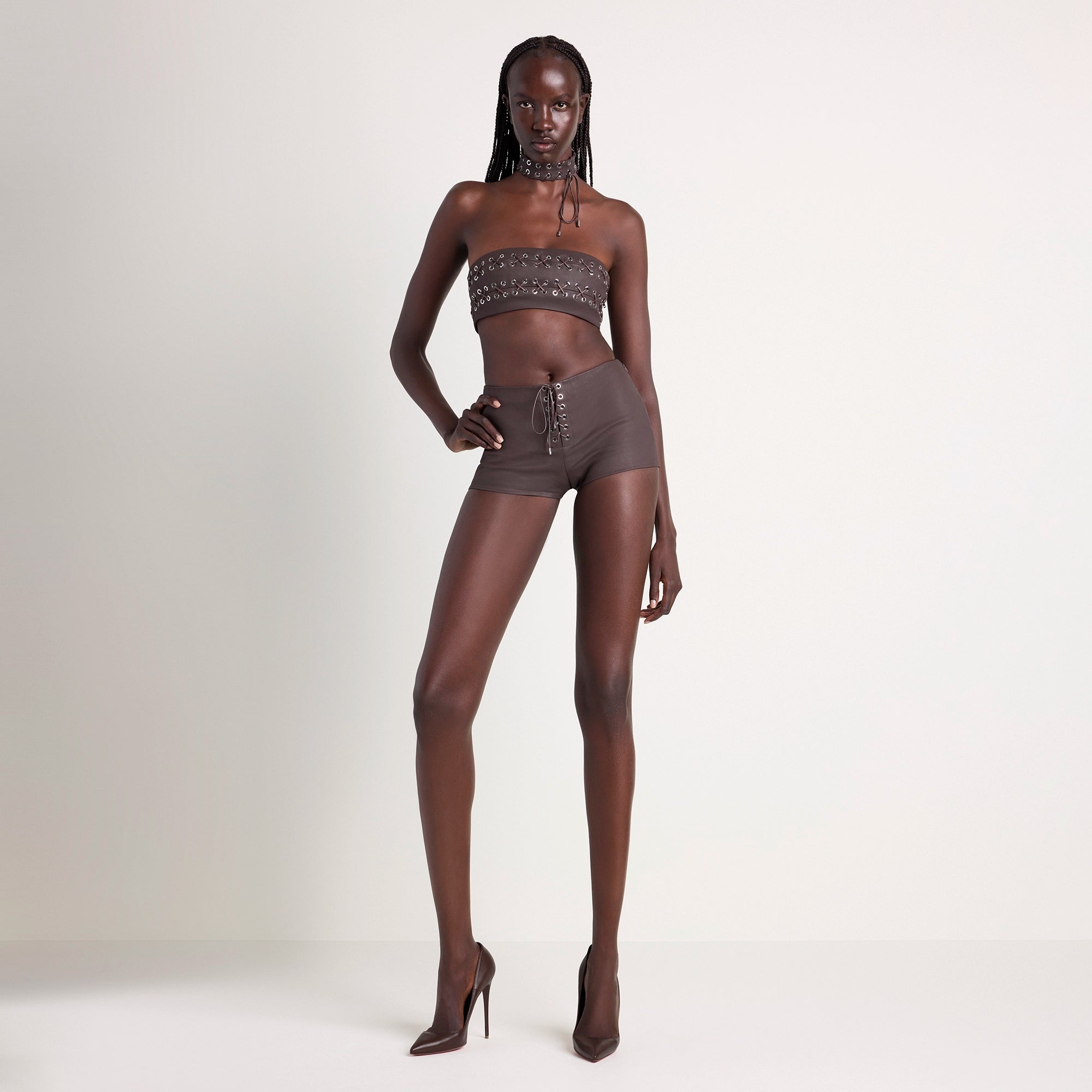 LUDOVIC DE SAINT SERNIN X SKIMS WAXED COTTON BANDEAU | COCOA ON A MODEL FRONT VIEW @ | FOCUS: 0.0, 1.0, 0.9