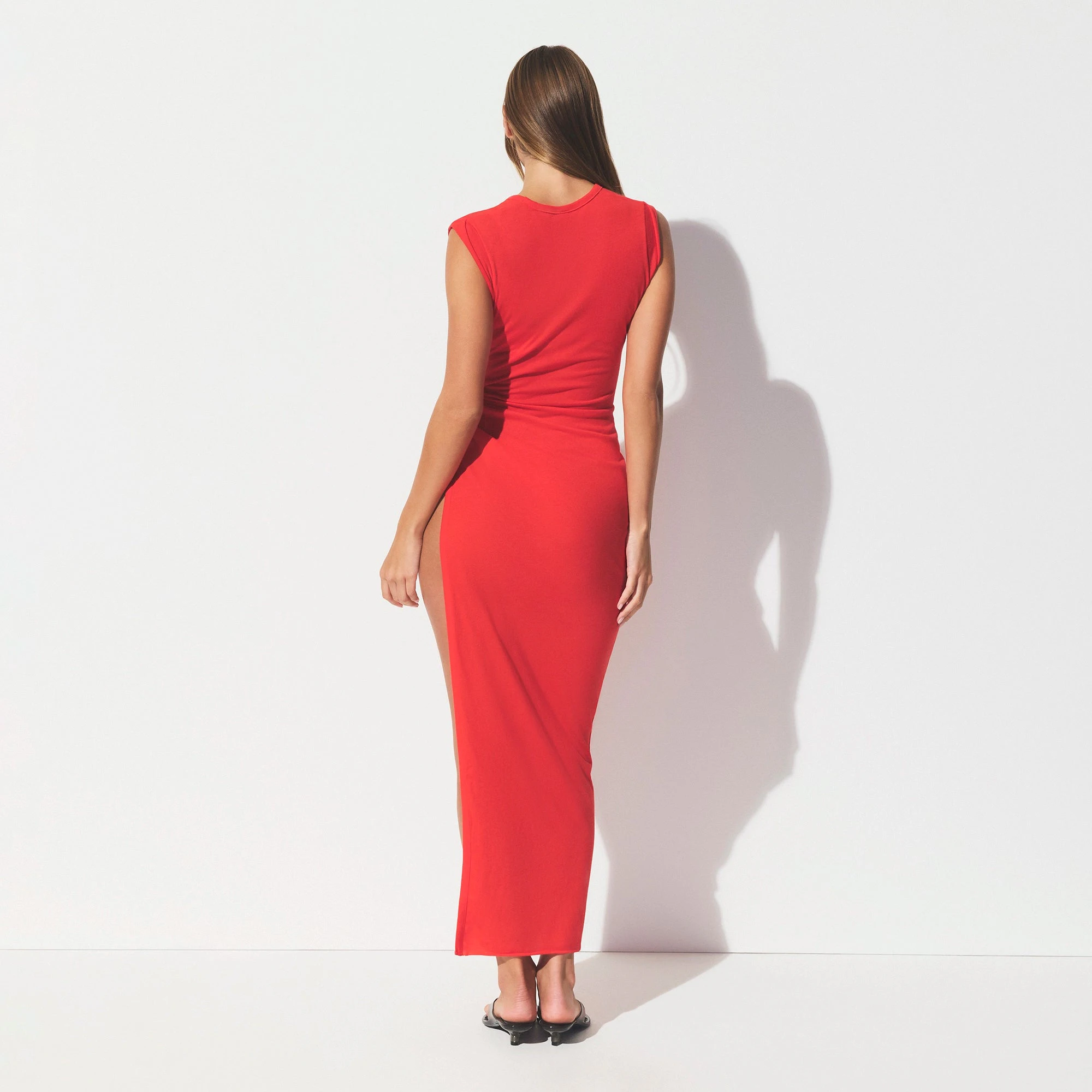 COTTON COVER-UPS SARONG DRESS | CARMINE ON A MODEL SIDE VIEW @ | FOCUS: 0.0, 1.0, 0.9