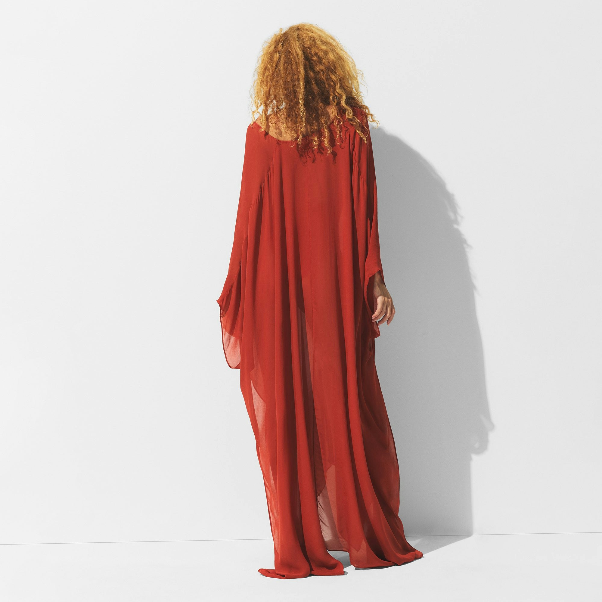 MINIMAL SWIM COVER UP LONG KAFTAN | AUBURN ON A MODEL BACK VIEW | FOCUS: 0.0, 1.0, 0.9
