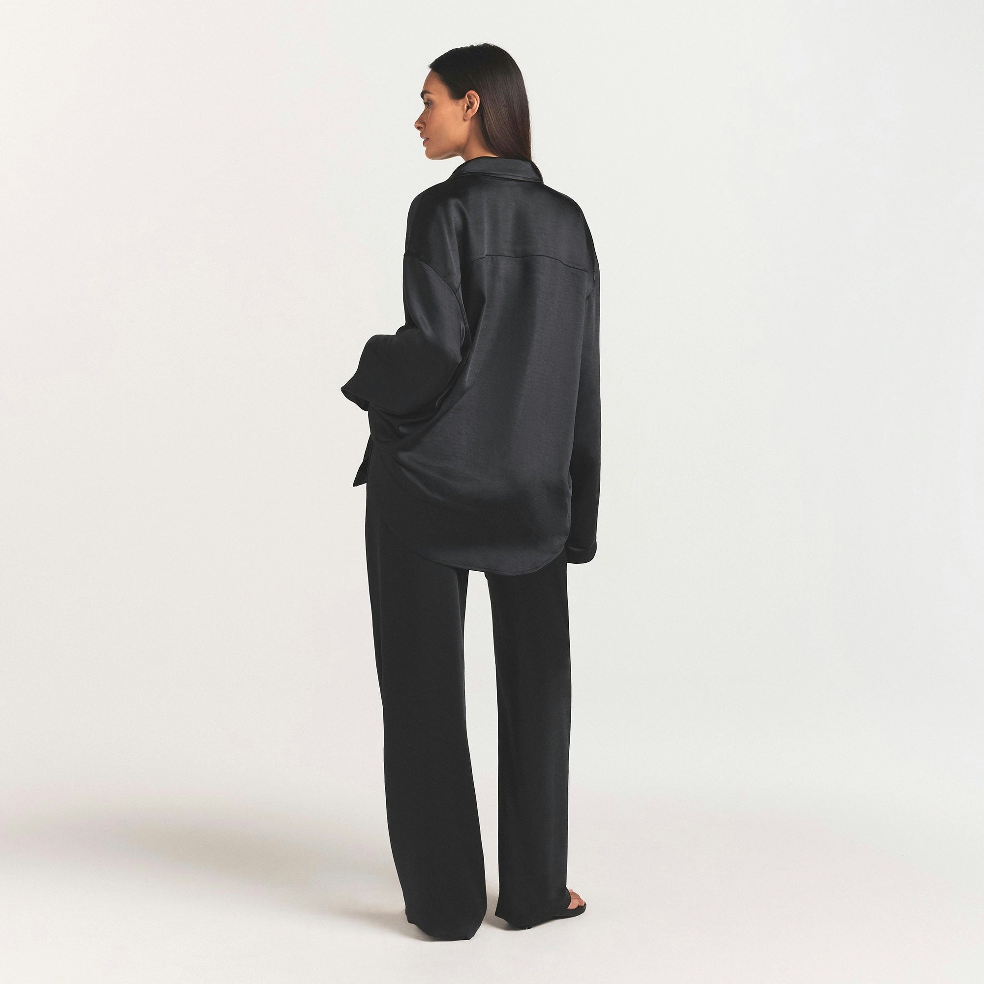 LIGHTWEIGHT SATIN STRAIGHT LEG PANT | OBSIDIAN ON A MODEL FRONT VIEW @ | FOCUS: 0.0, 1.0, 0.9