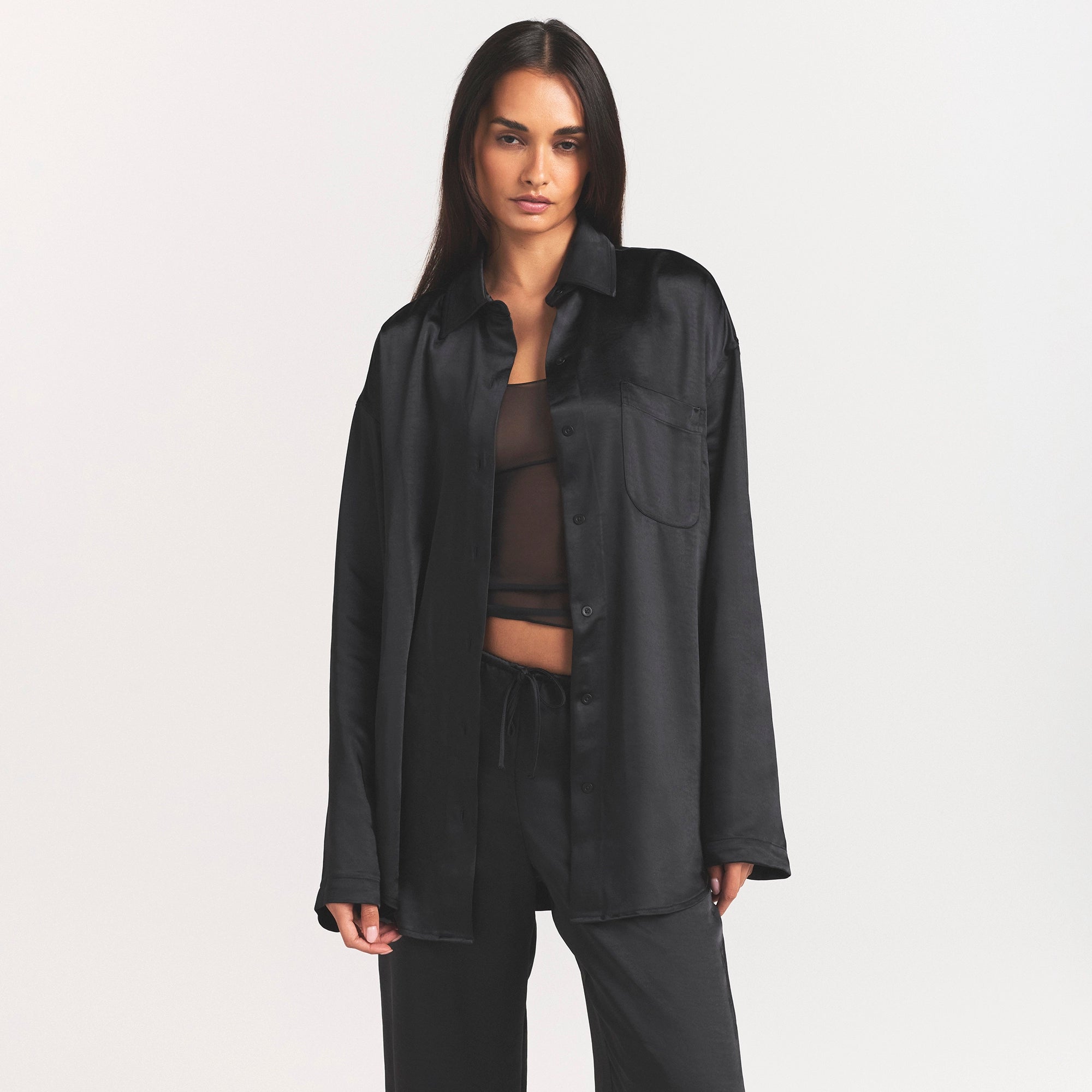 LIGHTWEIGHT SATIN OVERSIZED SHIRT | OBSIDIAN | SKIMS
