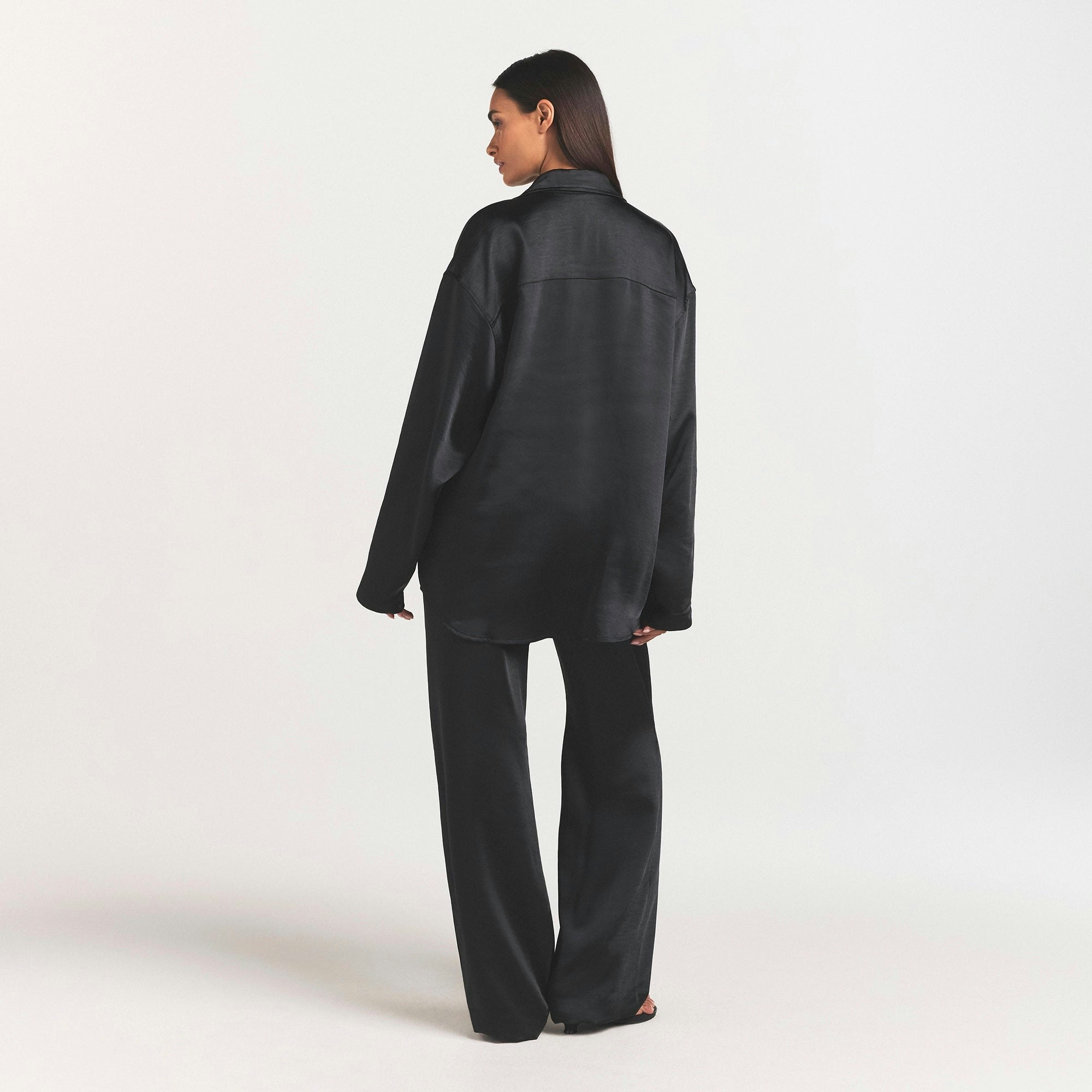 LIGHTWEIGHT SATIN OVERSIZED SHIRT | OBSIDIAN ON A MODEL FRONT VIEW @ | FOCUS: 0.0, 1.0, 0.9