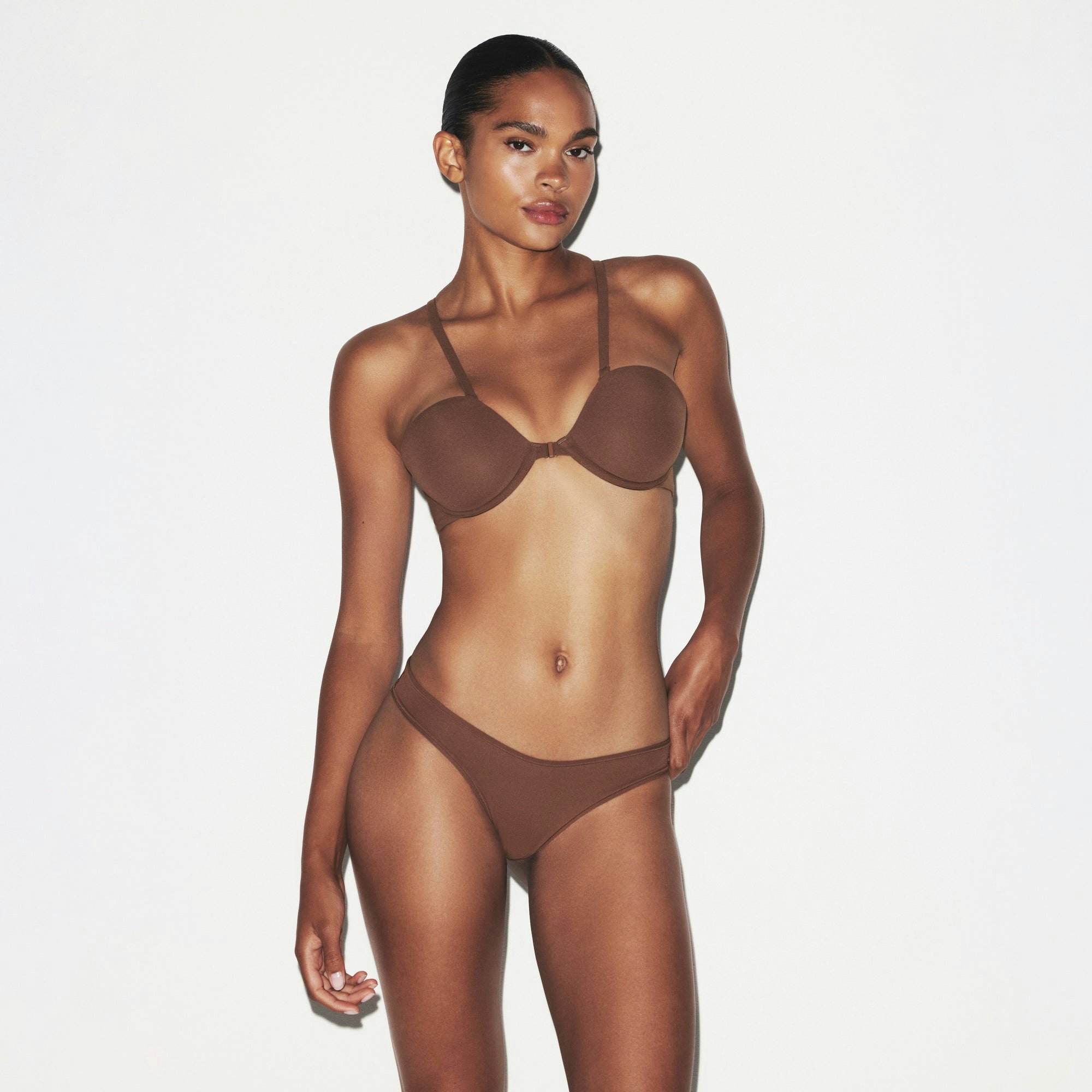 FITS EVERYBODY RACERBACK DEMI BRA | JASPER ON A MODEL SIDE VIEW @ | FOCUS: 0.0, 1.0, 0.9