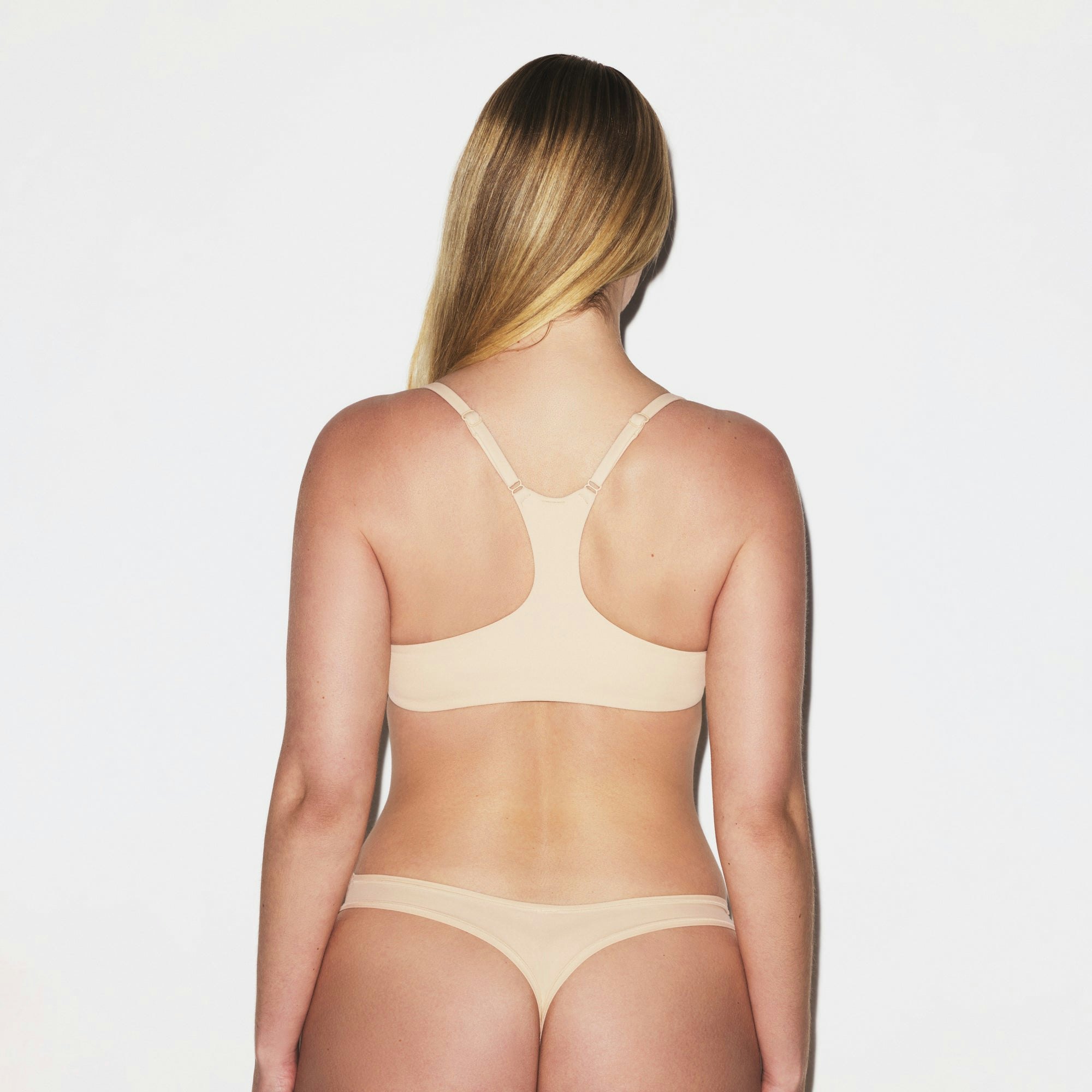 FITS EVERYBODY RACERBACK DEMI BRA | SAND ON A MODEL SIDE VIEW @ | FOCUS: 0.0, 1.0, 0.9