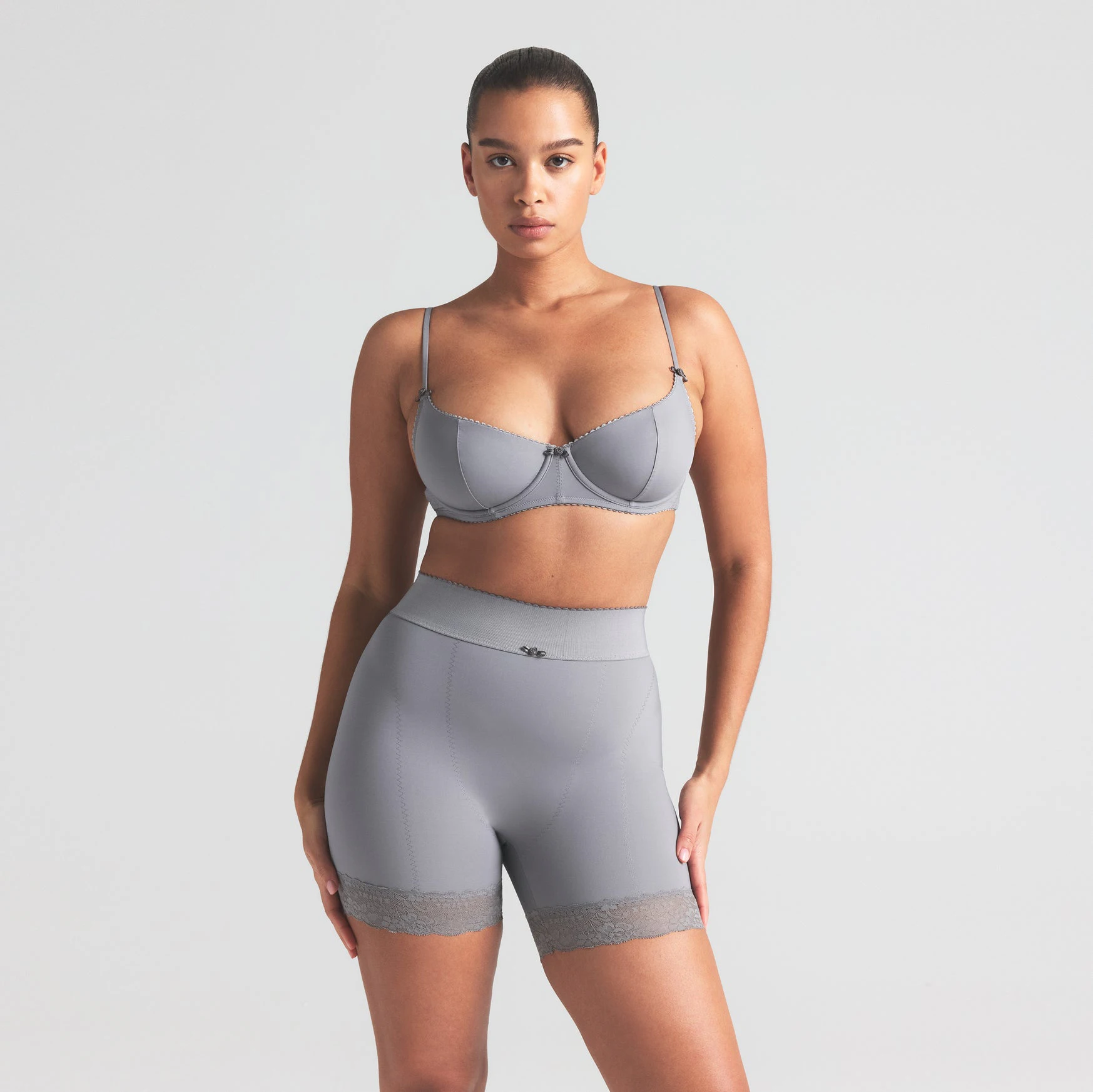 VINTAGE SHAPEWEAR UNLINED DEMI BRA | SHADOW ON A MODEL SIDE VIEW | FOCUS: 0.0, 1.0, 0.9