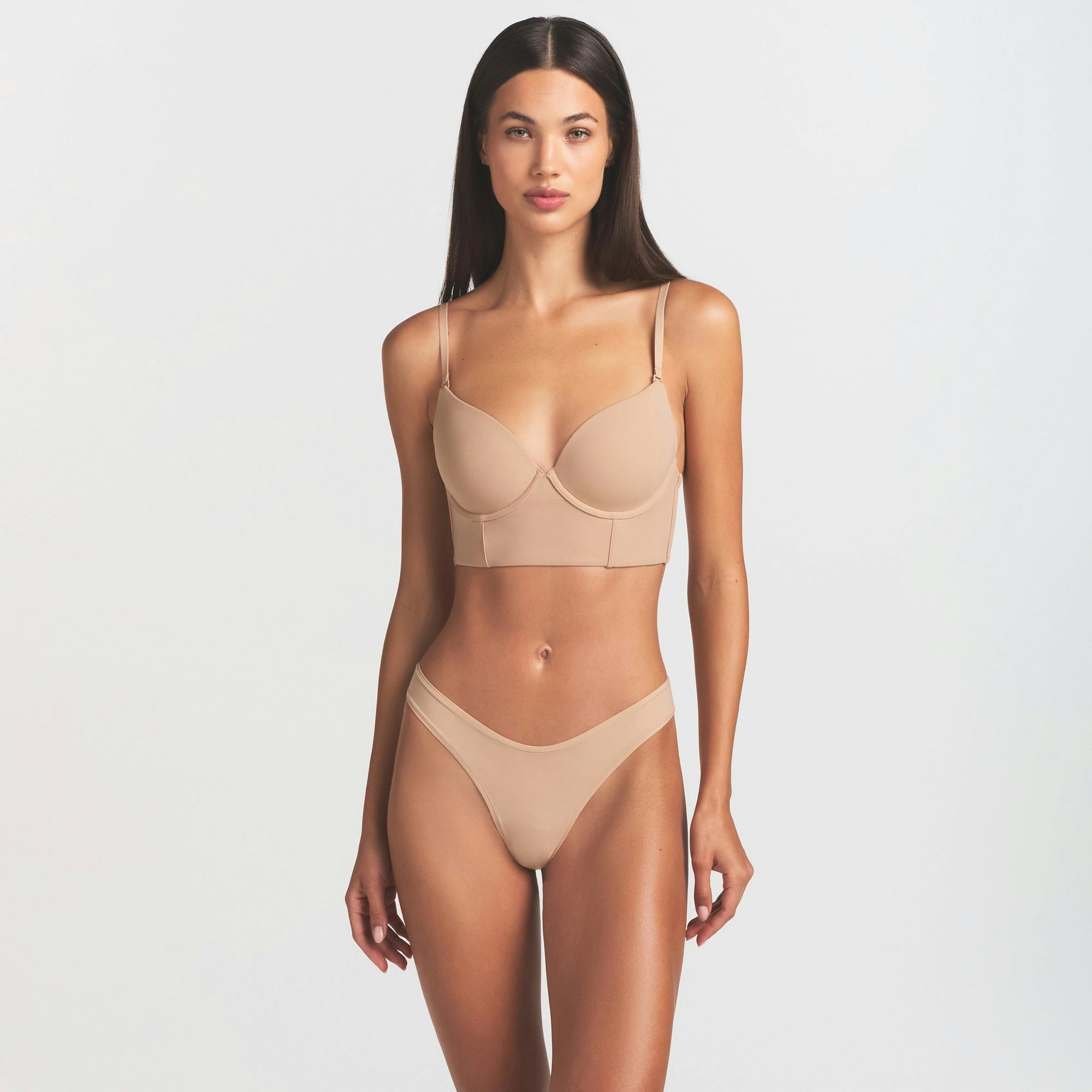 FITS EVERYBODY LOW BACK LONGLINE BRA | CLAY ON A MODEL SIDE VIEW @ | FOCUS: 0.0, 1.0, 0.9