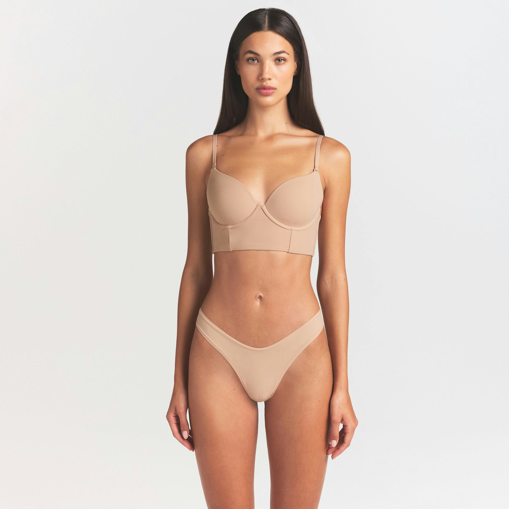 FITS EVERYBODY LOW BACK LONGLINE BRA | CLAY ON A MODEL SIDE VIEW @ | FOCUS: 0.0, 1.0, 0.9