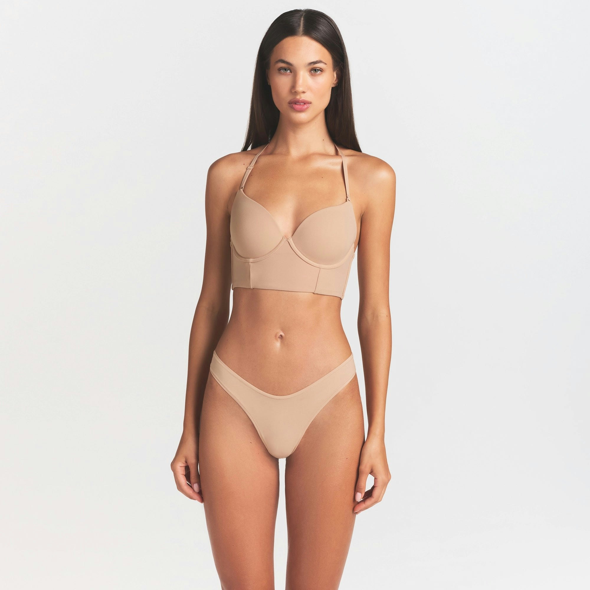 FITS EVERYBODY LOW BACK LONGLINE BRA | CLAY ON A MODEL SIDE VIEW @ | FOCUS: 0.0, 1.0, 0.9