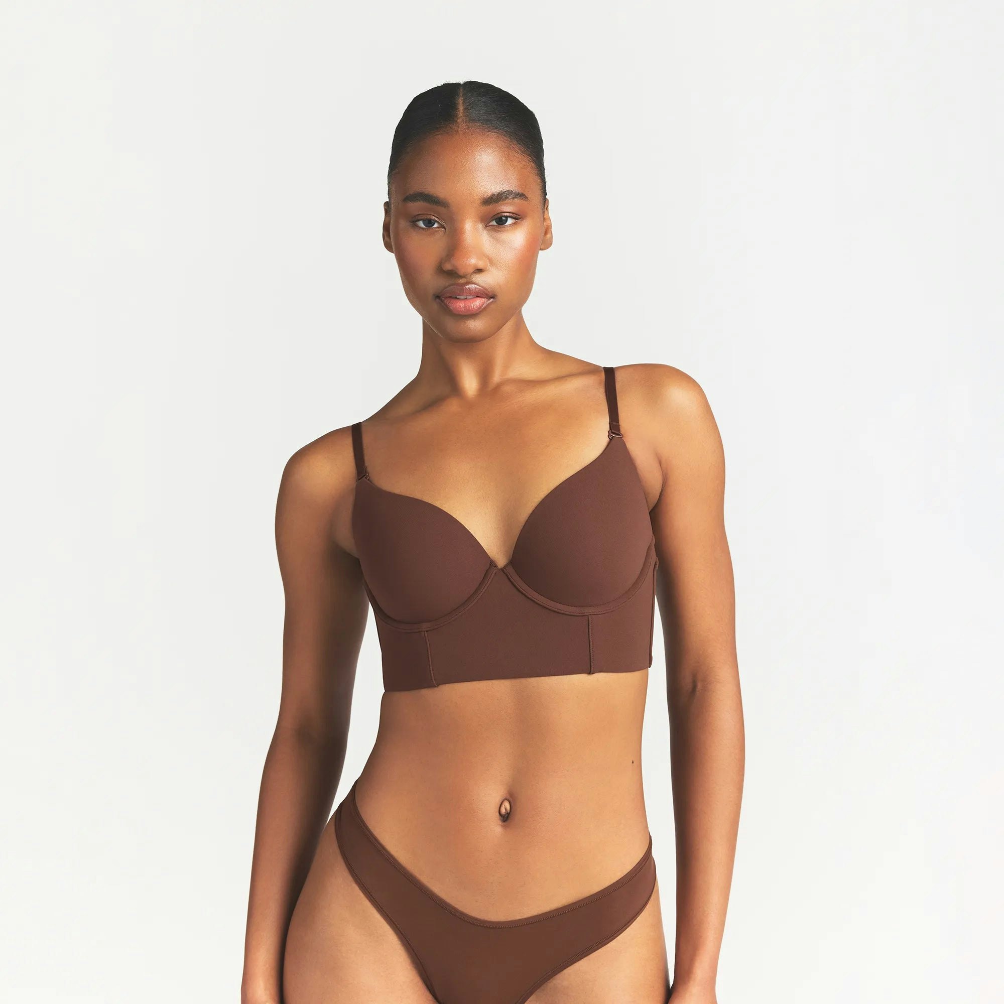 FITS EVERYBODY LOW BACK LONGLINE BRA | COCOA ON A MODEL FRONT VIEW @ | FOCUS: 0.0, 1.0, 0.9