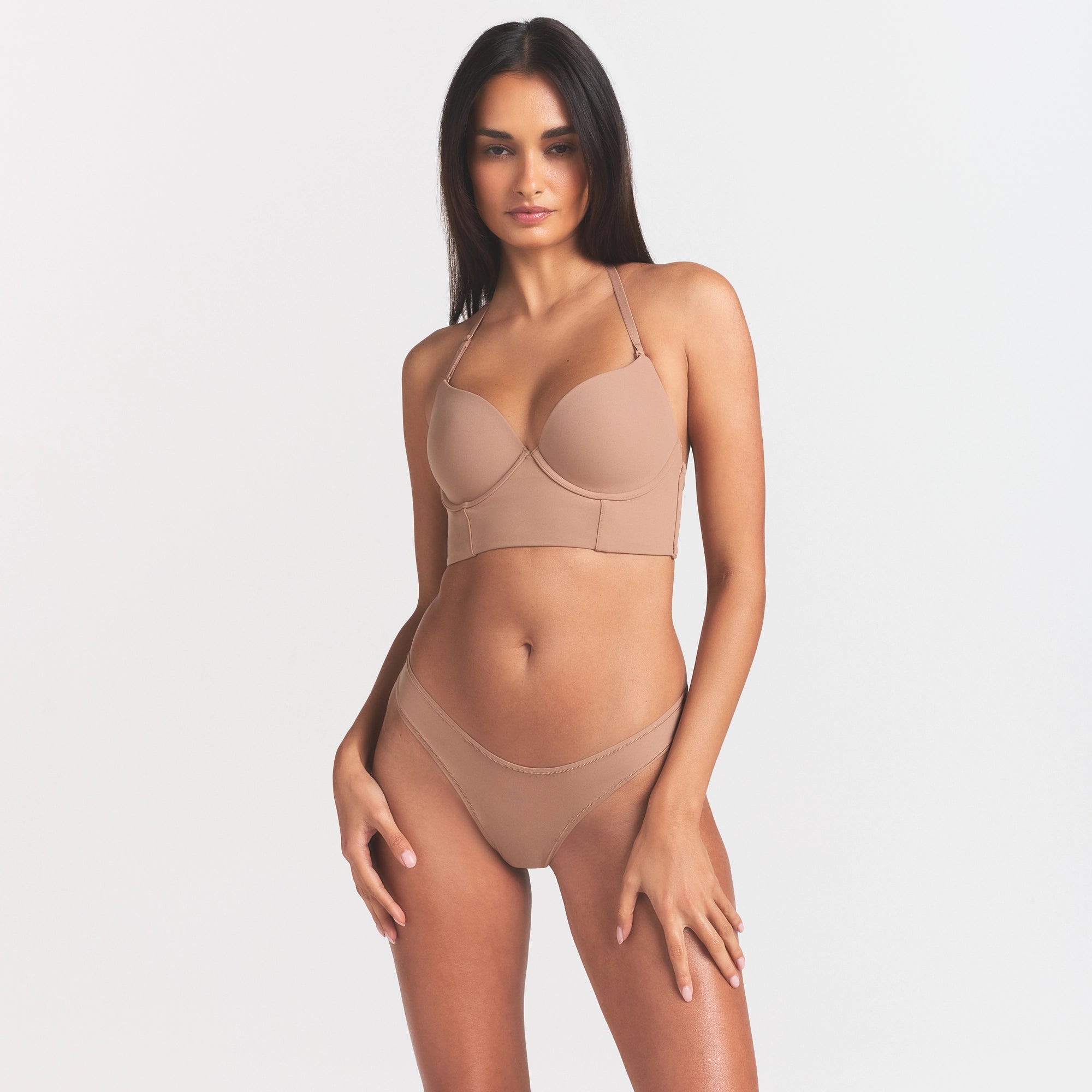FITS EVERYBODY LOW BACK LONGLINE BRA | SIENNA ON A MODEL SIDE VIEW @ | FOCUS: 0.0, 1.0, 0.9