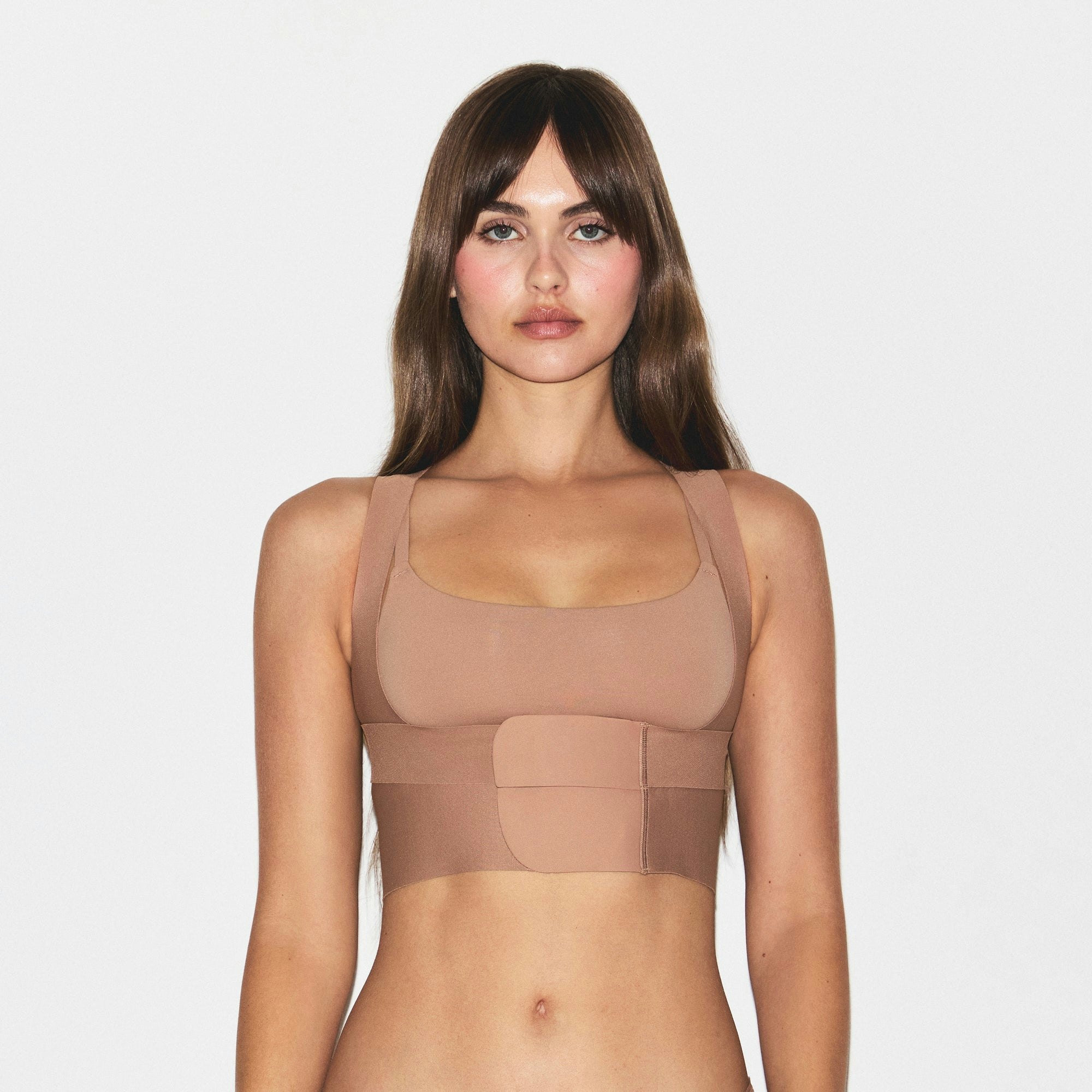 SKIMS BODY POSTURE TRAINER VEST | SIENNA ON A MODEL SIDE VIEW @ | FOCUS: 0.0, 1.0, 0.9