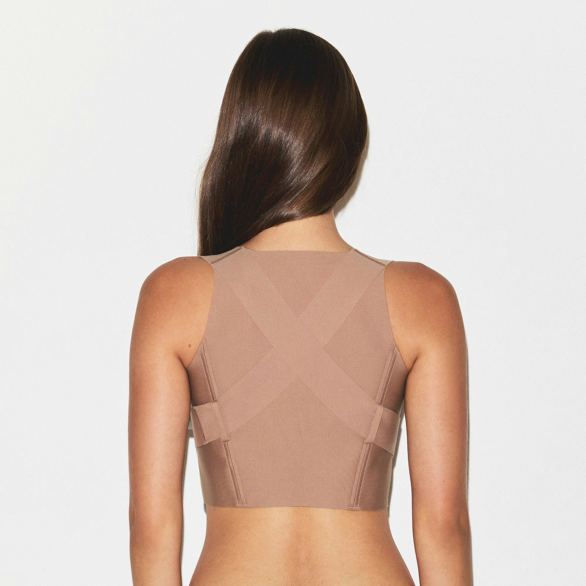 SKIMS BODY POSTURE TRAINER VEST | SIENNA ON A MODEL SIDE VIEW @ | FOCUS: 0.0, 1.0, 0.9
