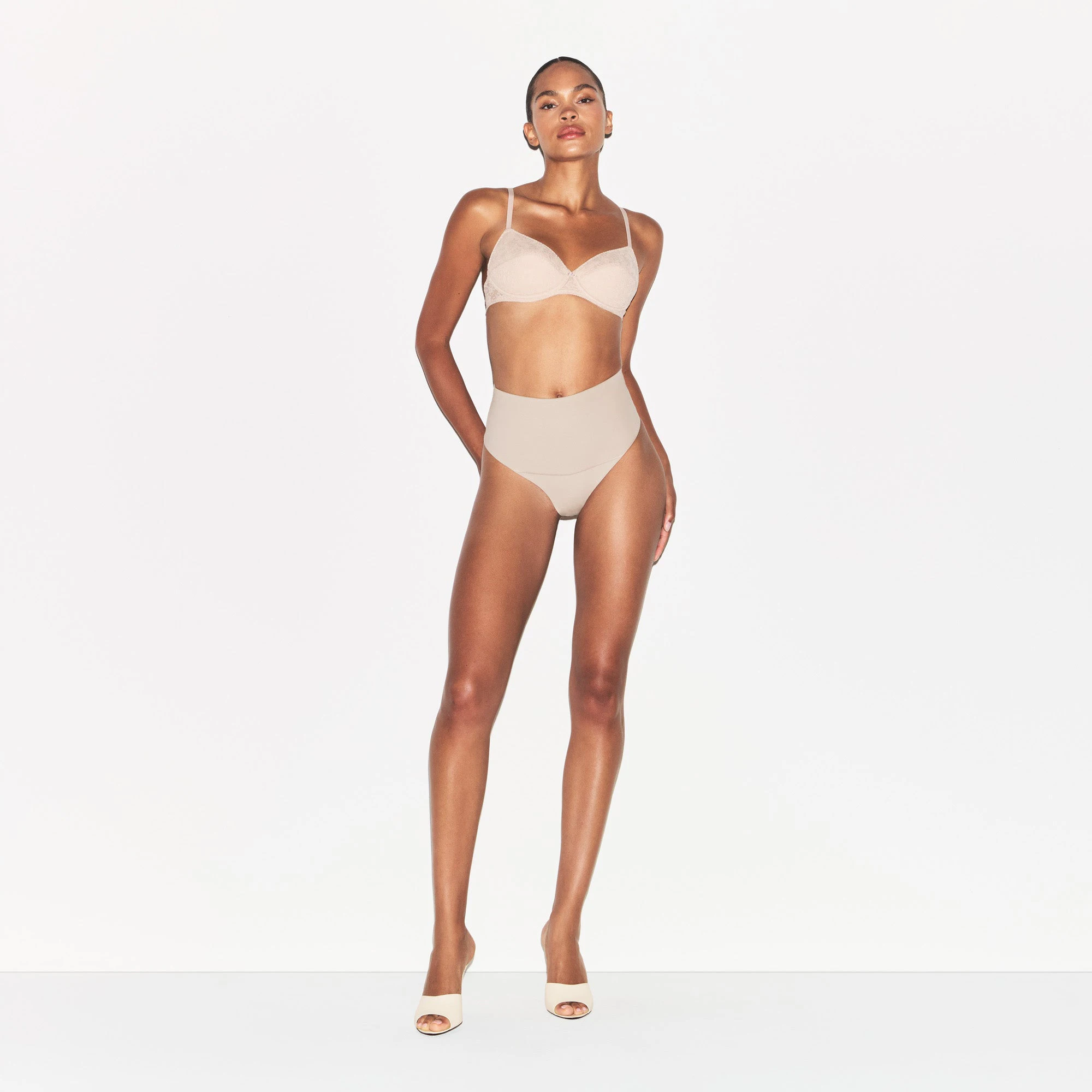 VINTAGE BRAS LACE BRA | MUSHROOM ON A MODEL FRONT VIEW | FOCUS: 0.0, 1.0, 0.9