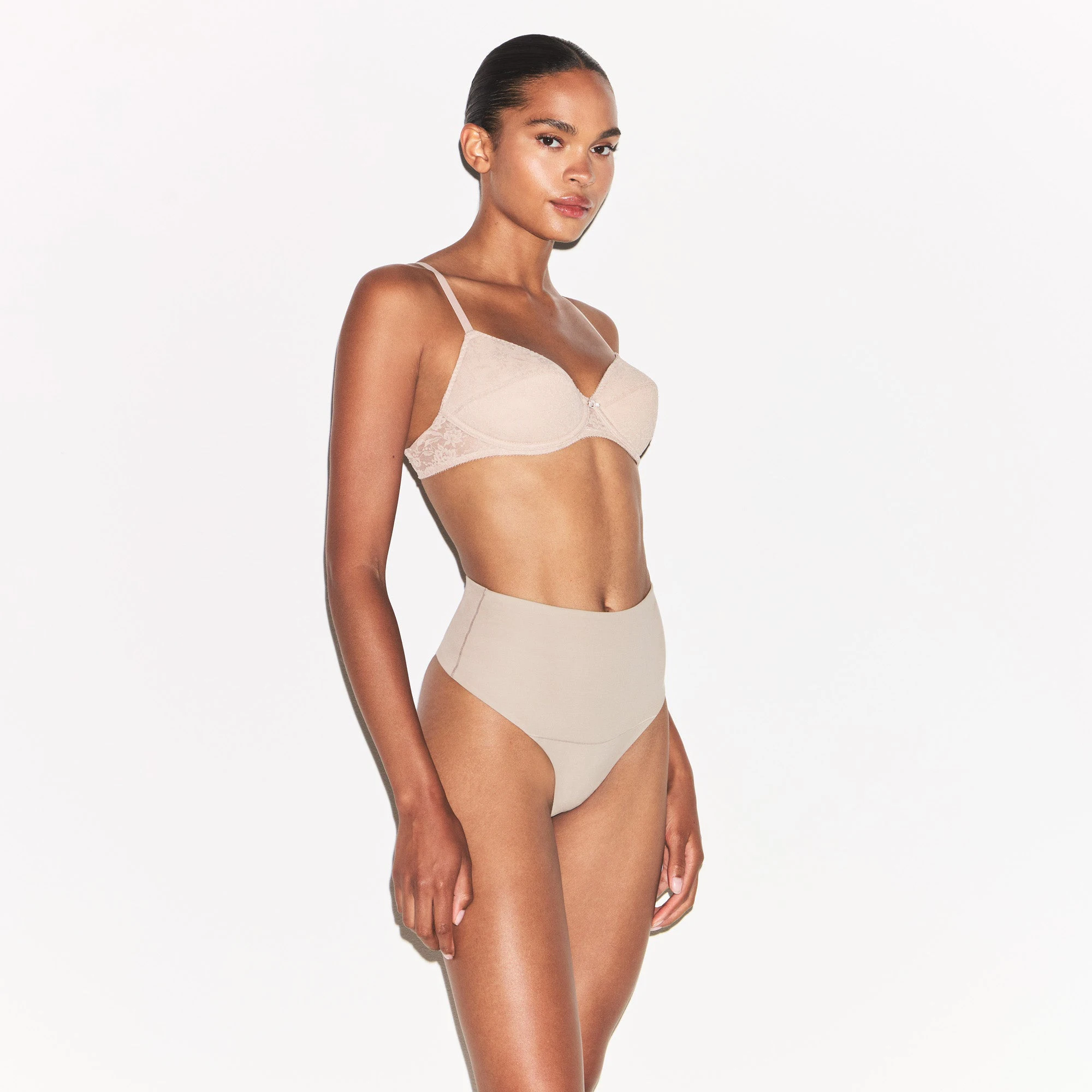 VINTAGE BRAS LACE BRA | MUSHROOM ON A MODEL SIDE VIEW | FOCUS: 0.0, 1.0, 0.9