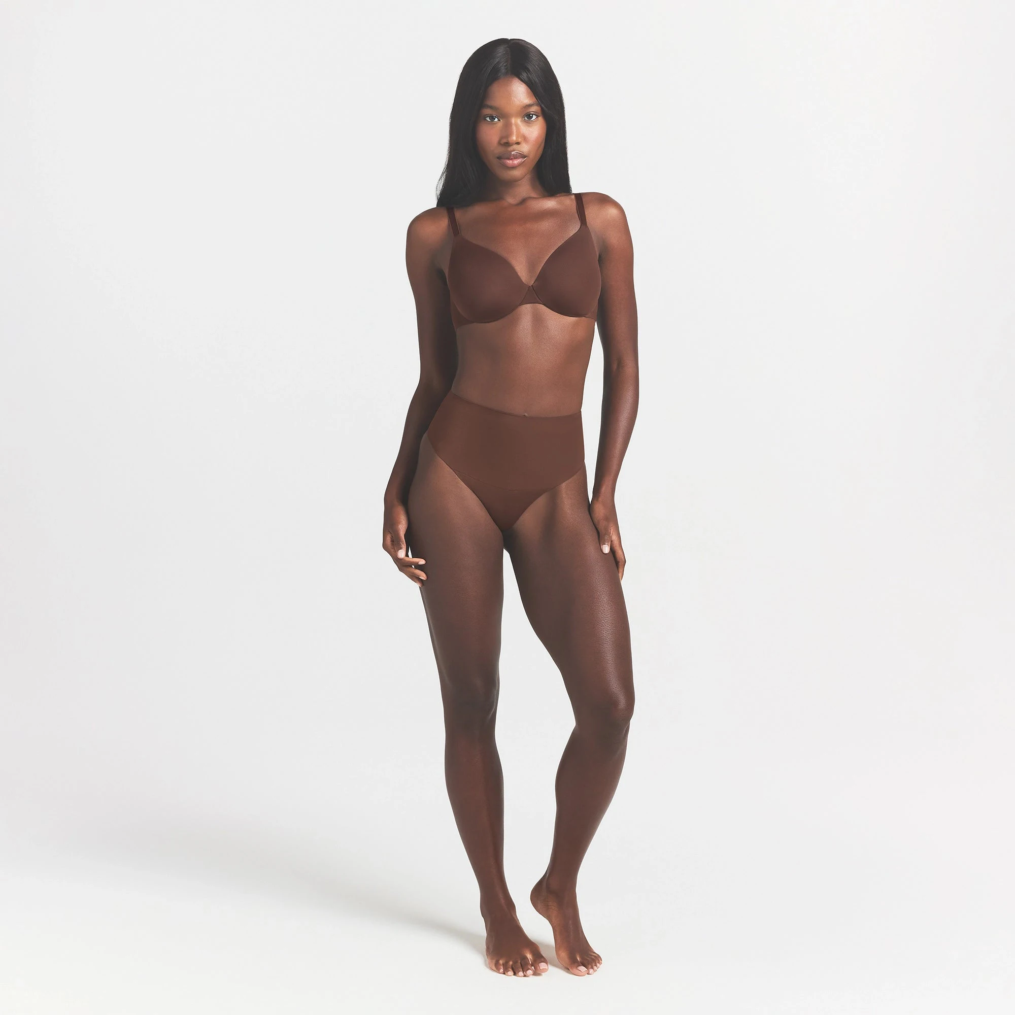 SMOOTHING INTIMATES FULL COVERAGE BRA | COCOA ON A MODEL FRONT VIEW @ | FOCUS: 0.0, 1.0, 0.9