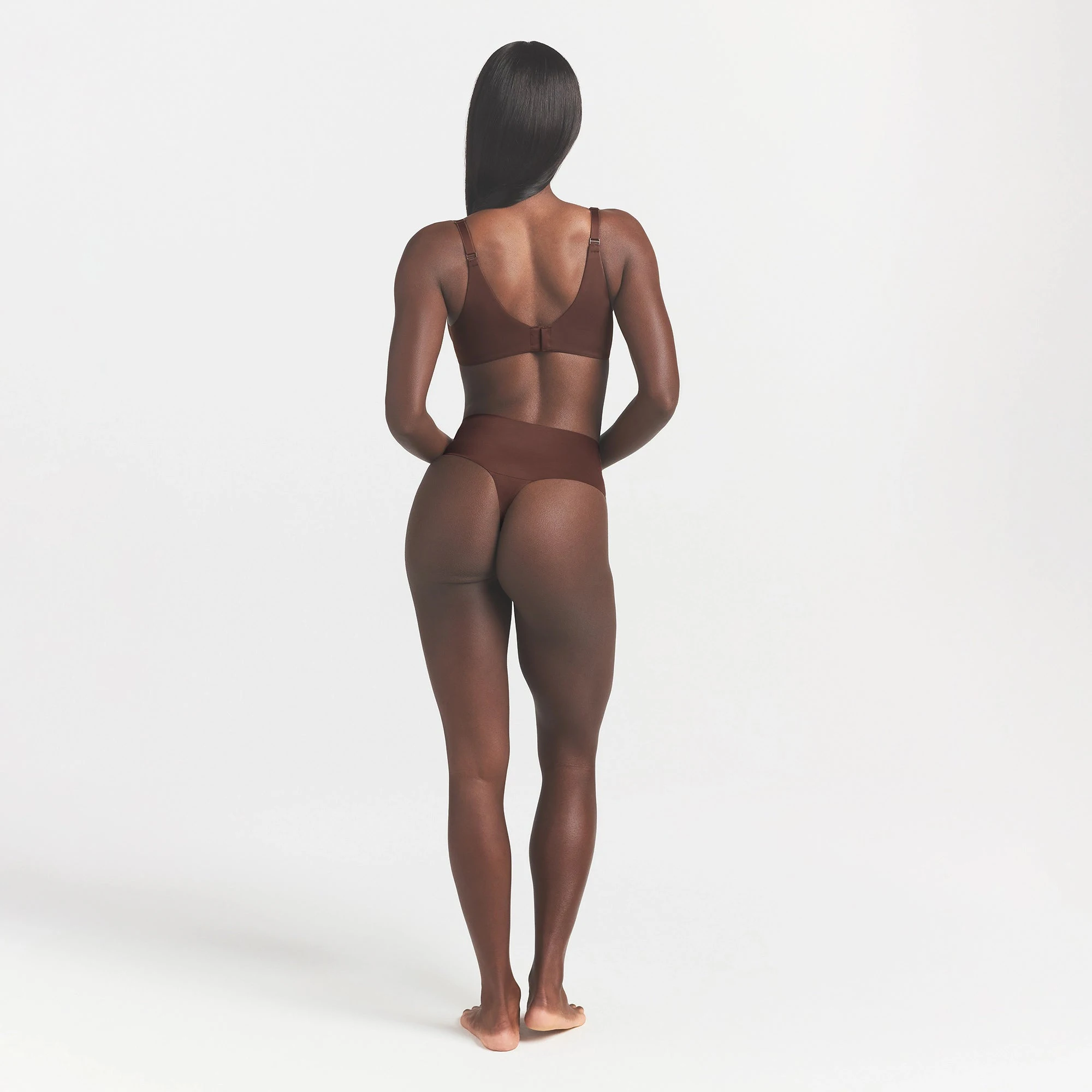 SMOOTHING INTIMATES FULL COVERAGE BRA | COCOA ON A MODEL BACK VIEW @ | FOCUS: 0.0, 1.0, 0.9