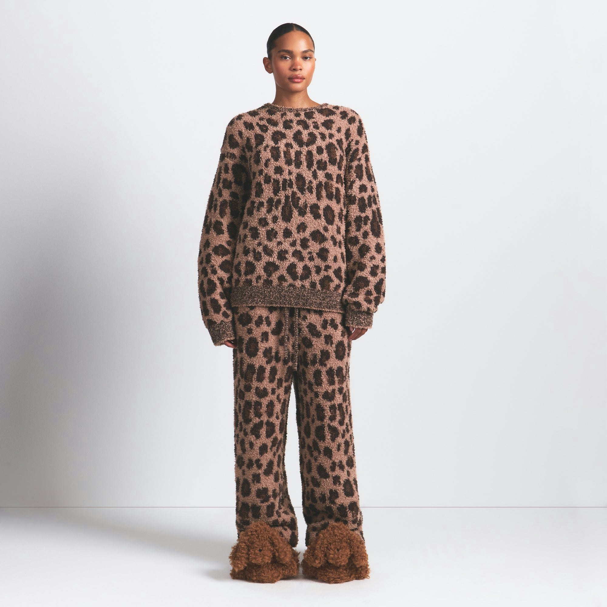 DOG SLIPPER | CHAI ON A MODEL FRONT VIEW @ | FOCUS: 0.0, 1.0, 0.9