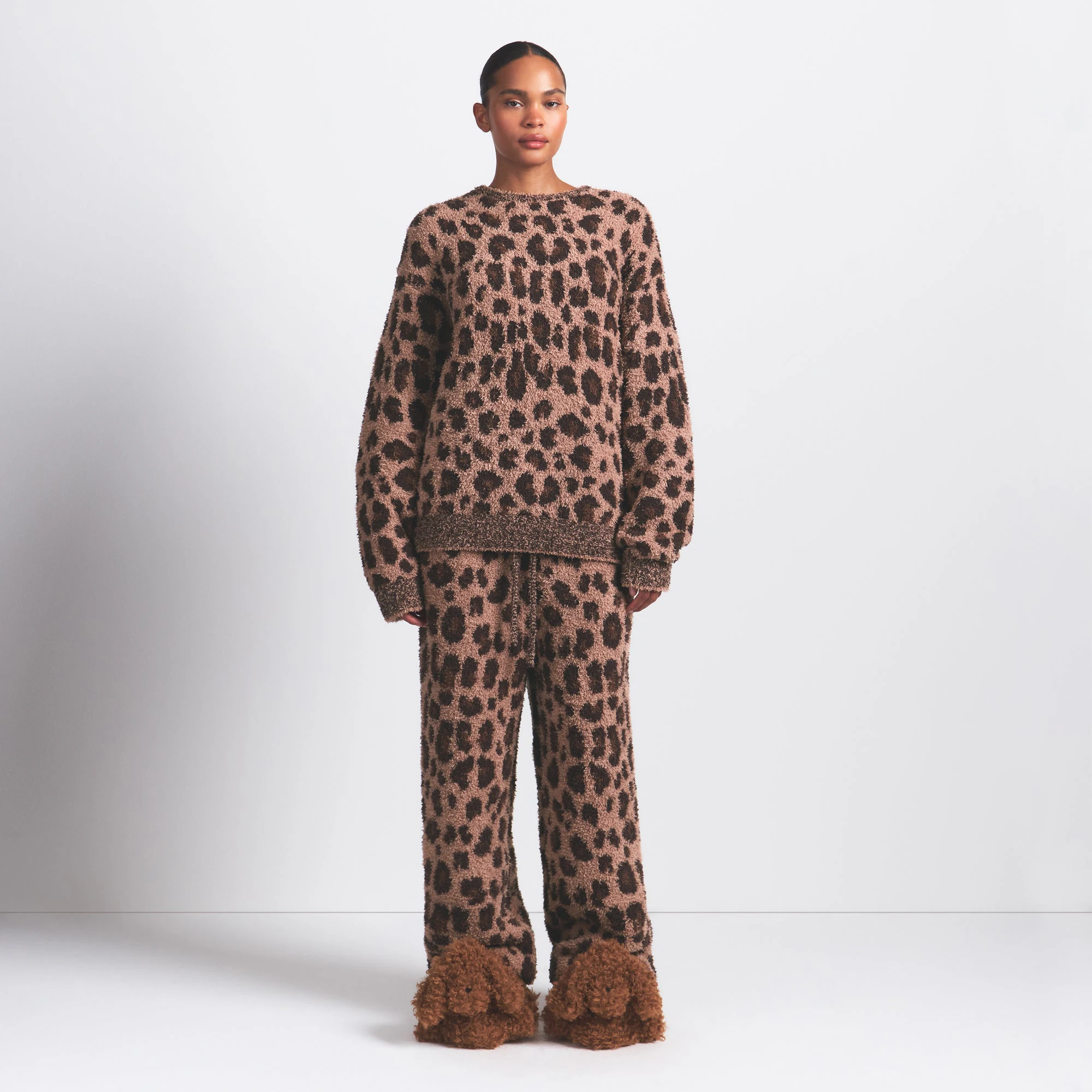 DOG SLIPPER | CHAI ON A MODEL FRONT VIEW @ | FOCUS: 0.0, 1.0, 0.9