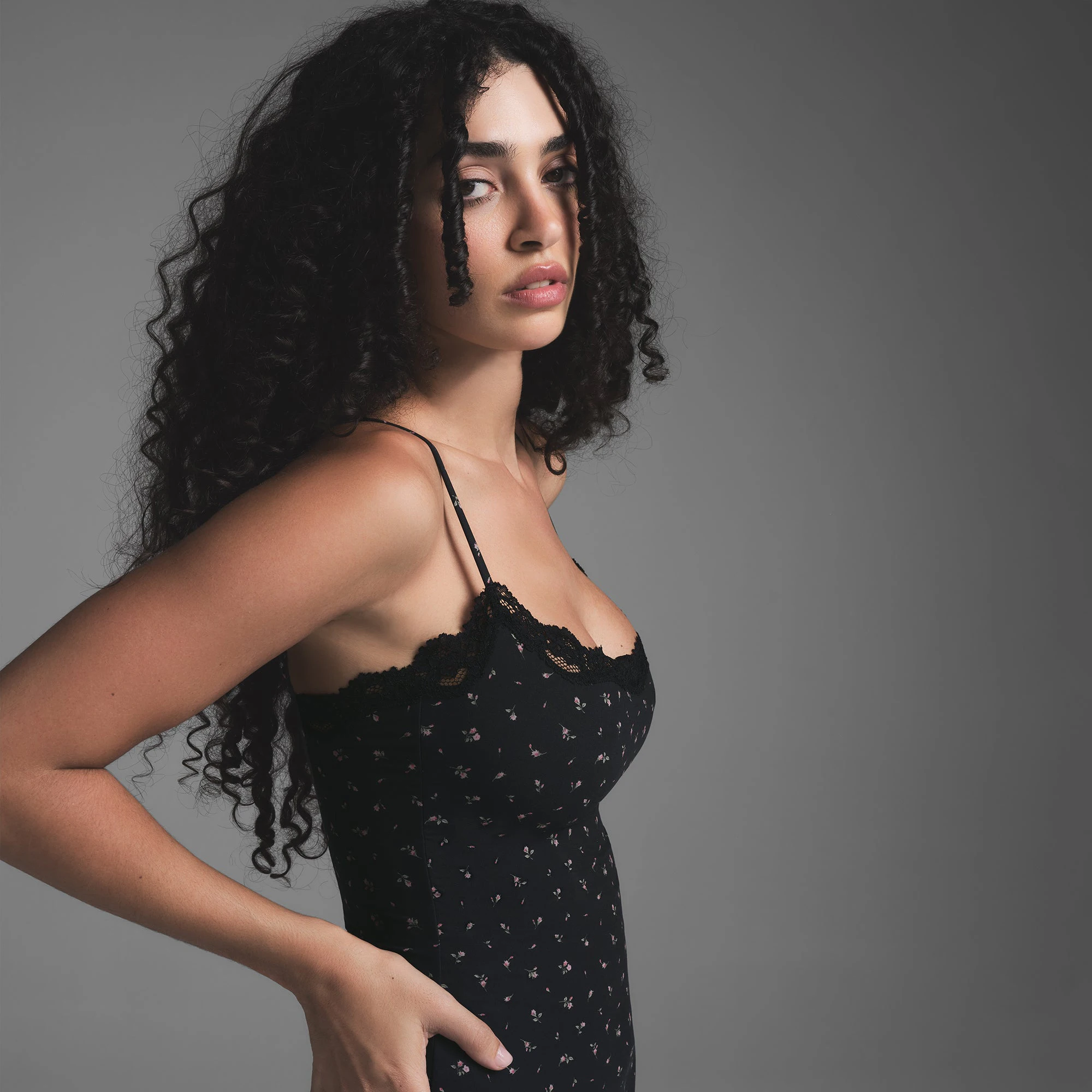 FITS EVERYBODY LACE LONG SLIP DRESS | ONYX ROSEBUD PRINT ON A MODEL SIDE VIEW