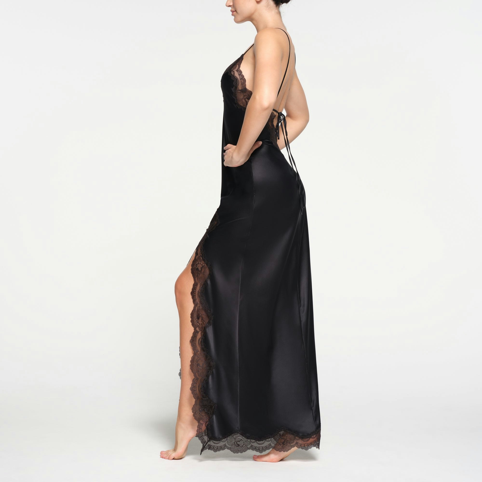 WOVEN SHINE LACE LONG DRESS | ONYX ON A MODEL SIDE VIEW