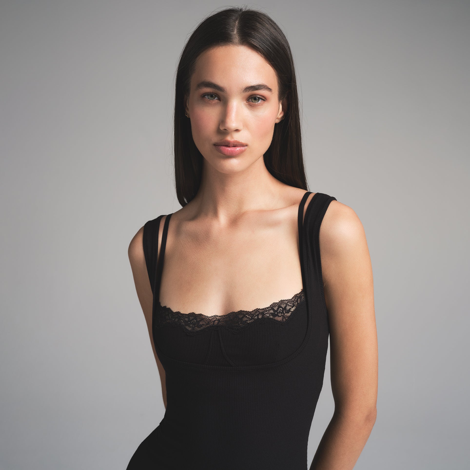 Loungedressのスヌード Jupiter Black Satin High-Neck Mini Dress With Sheer Sleeves