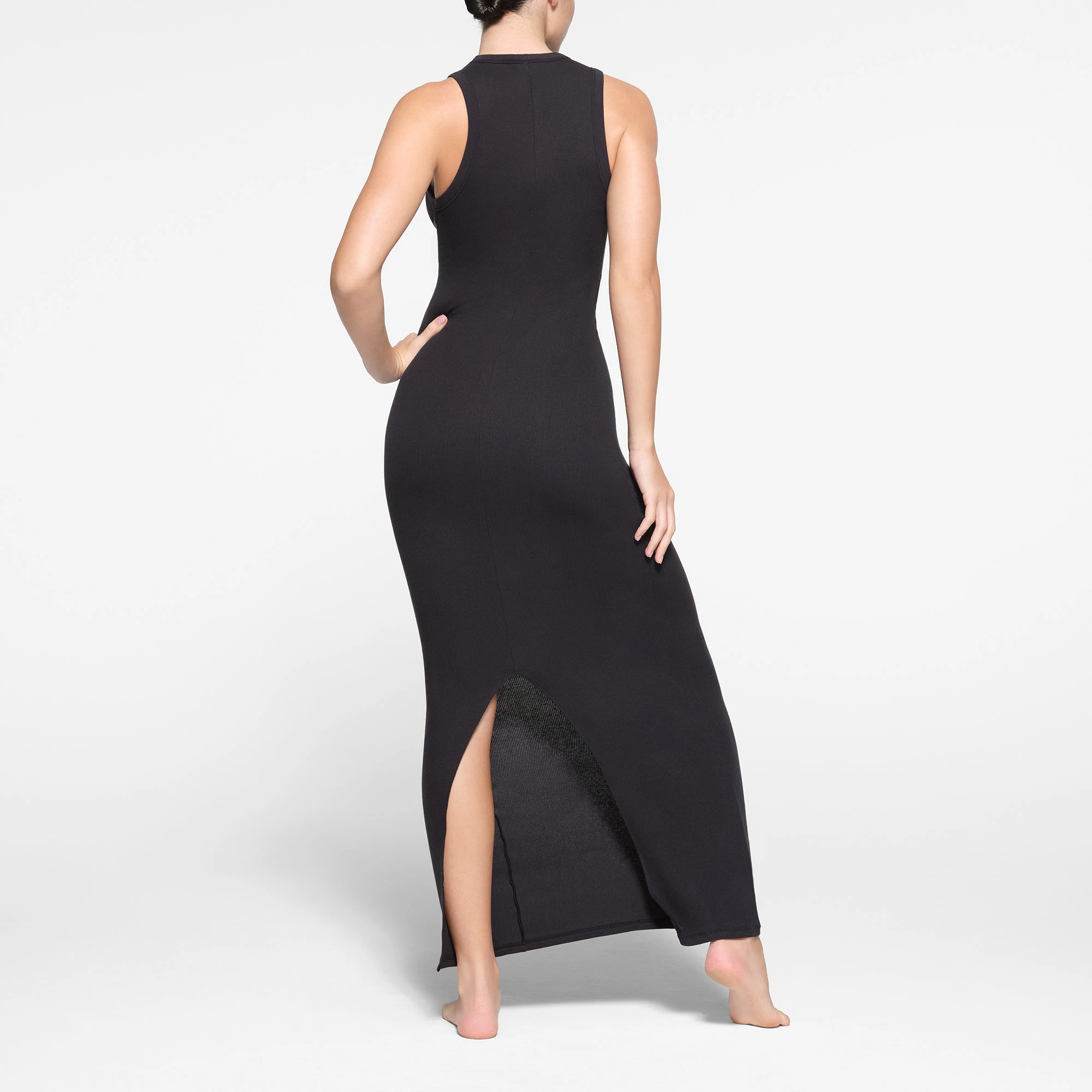 COTTON RIB SLEEVELESS LONG DRESS WORN BY A MODEL IN BACK VIEW
