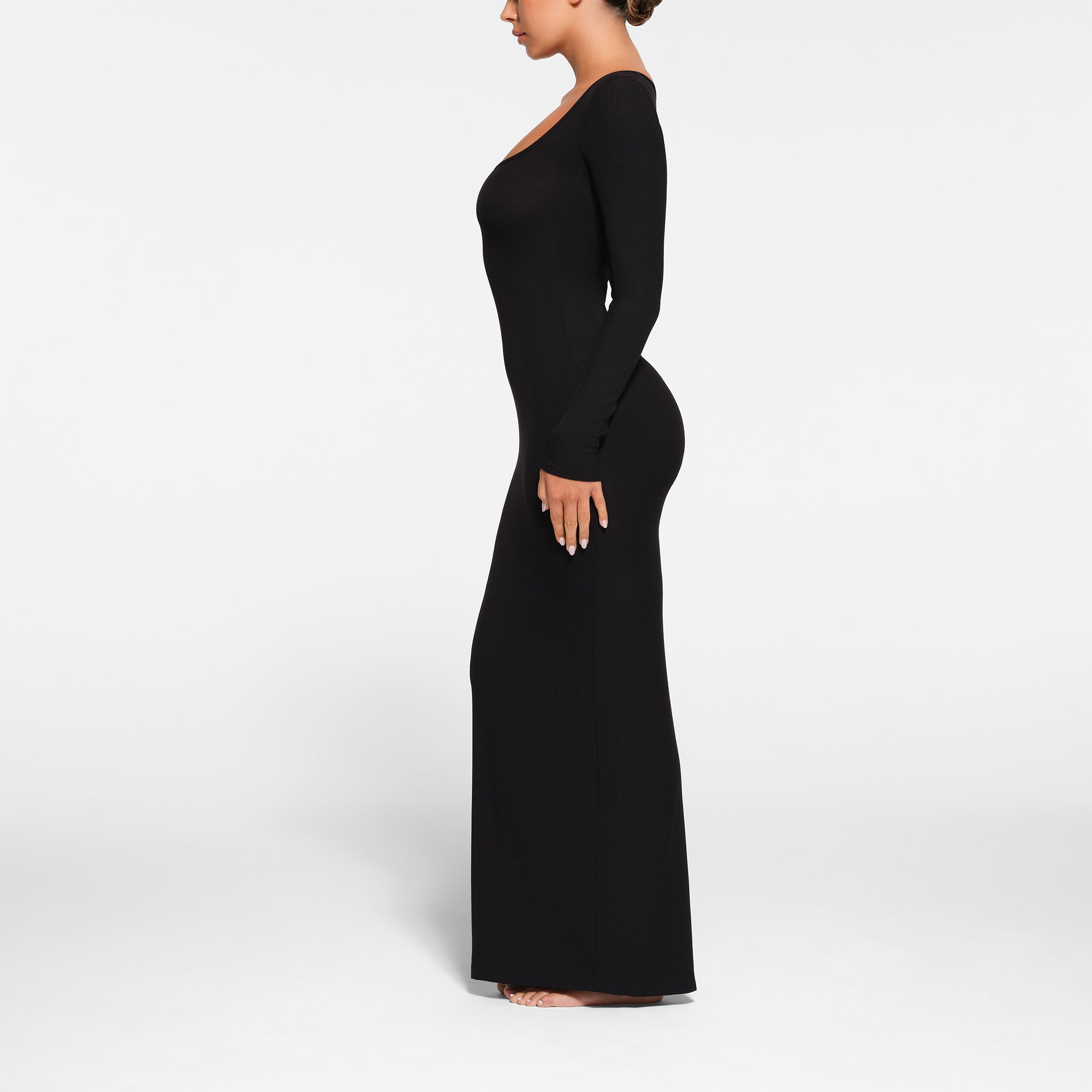 【SKIMS】PETITE Long Sleeve Dress(身長 160cm 位までの方) SOFT LOUNGE PETITE LONG SLEEVE DRESS | ONYX