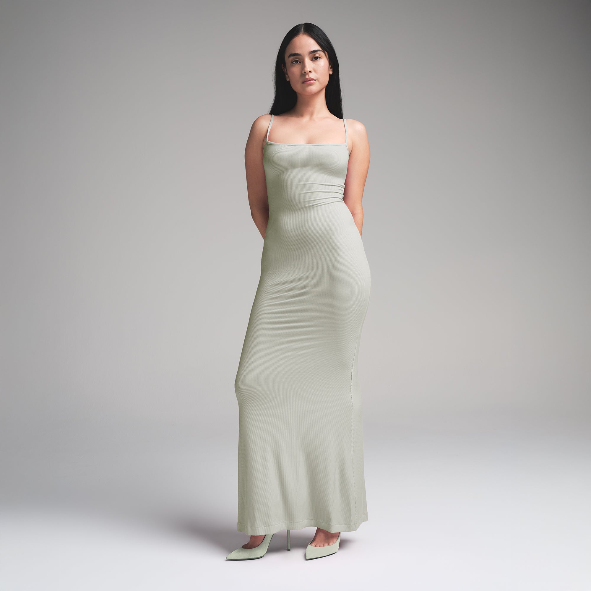 【関税込み】SKIMS カーキ Soft Lounge ロング スリップドレス Khaki Soft Lounge Long Slip Dress by SKIMS on Sale