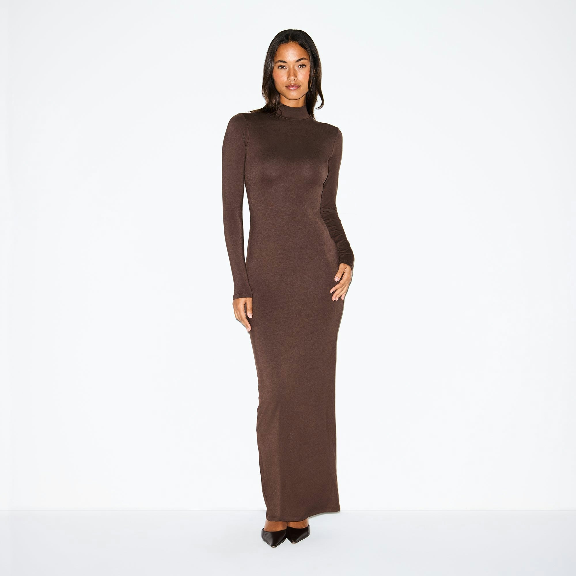 SMOOTH LAYERS TURTLENECK LONG DRESS | ESPRESSO ON A MODEL FRONT VIEW @ | FOCUS: 0.0, 1.0, 0.9