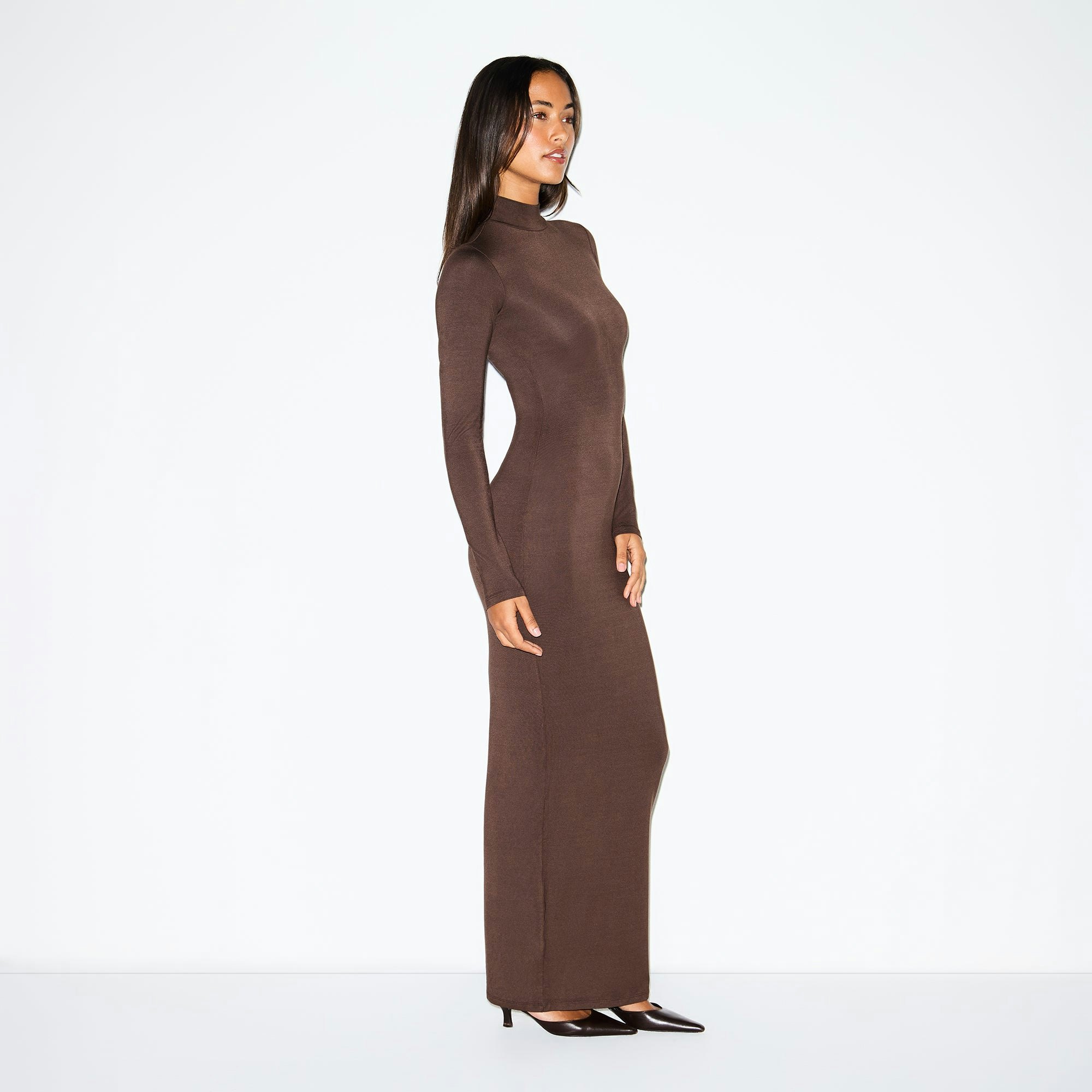 SMOOTH LAYERS TURTLENECK LONG DRESS | ESPRESSO ON A MODEL SIDE VIEW @ | FOCUS: 0.0, 1.0, 0.9