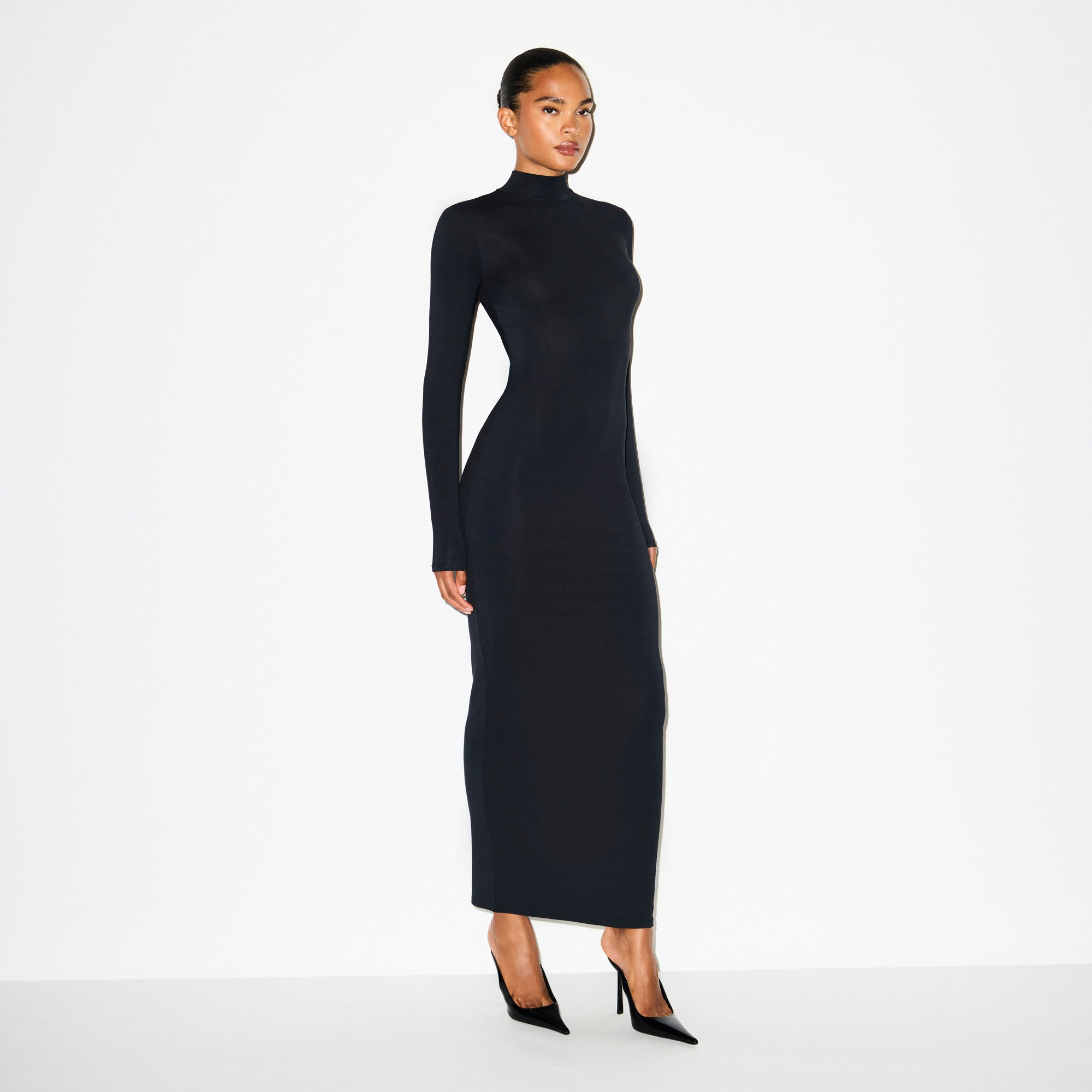 SMOOTH LAYERS TURTLENECK LONG DRESS | OBSIDIAN | SKIMS