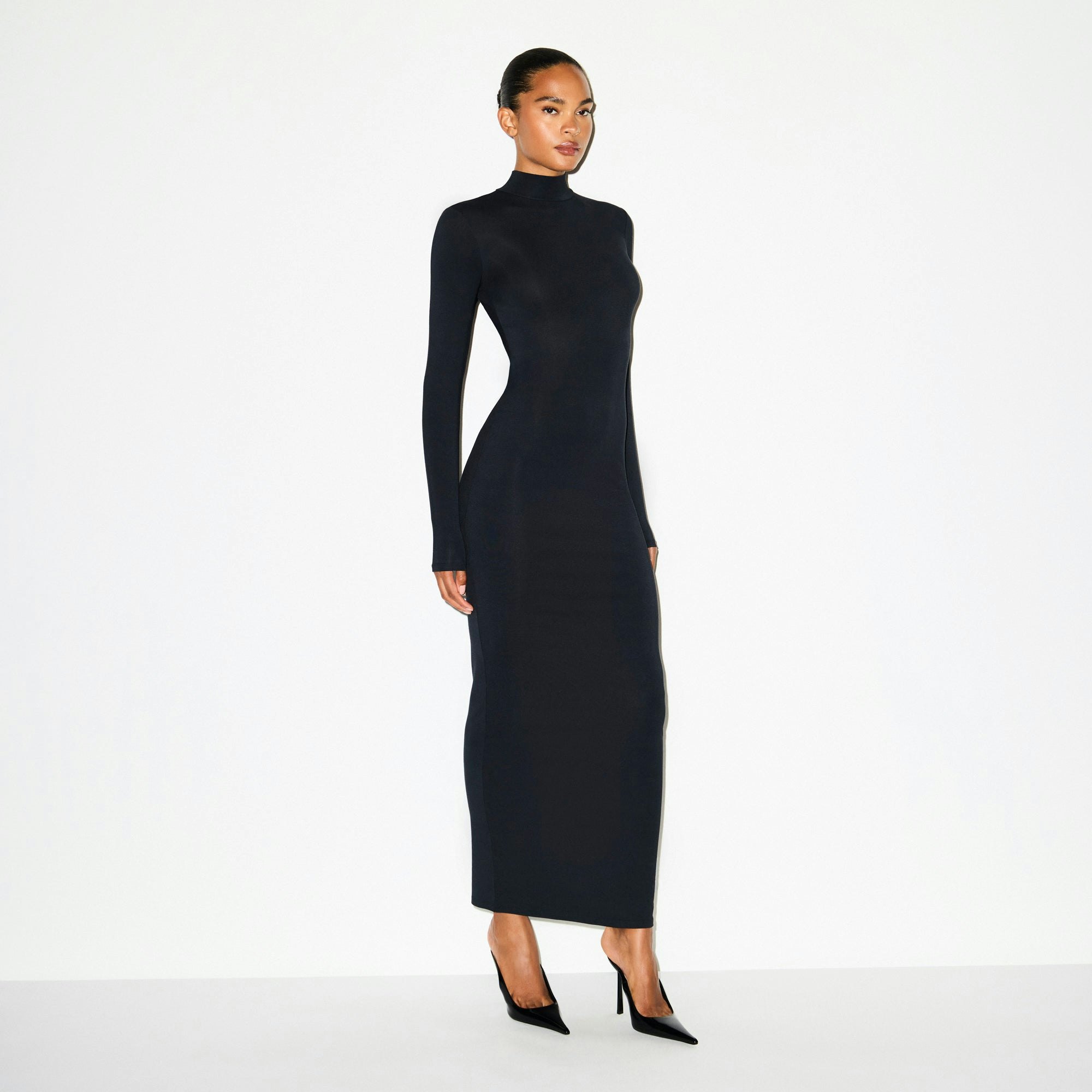 SMOOTH LAYERS TURTLENECK LONG DRESS | OBSIDIAN ON A MODEL SIDE VIEW @ | FOCUS: 0.0, 1.0, 0.9