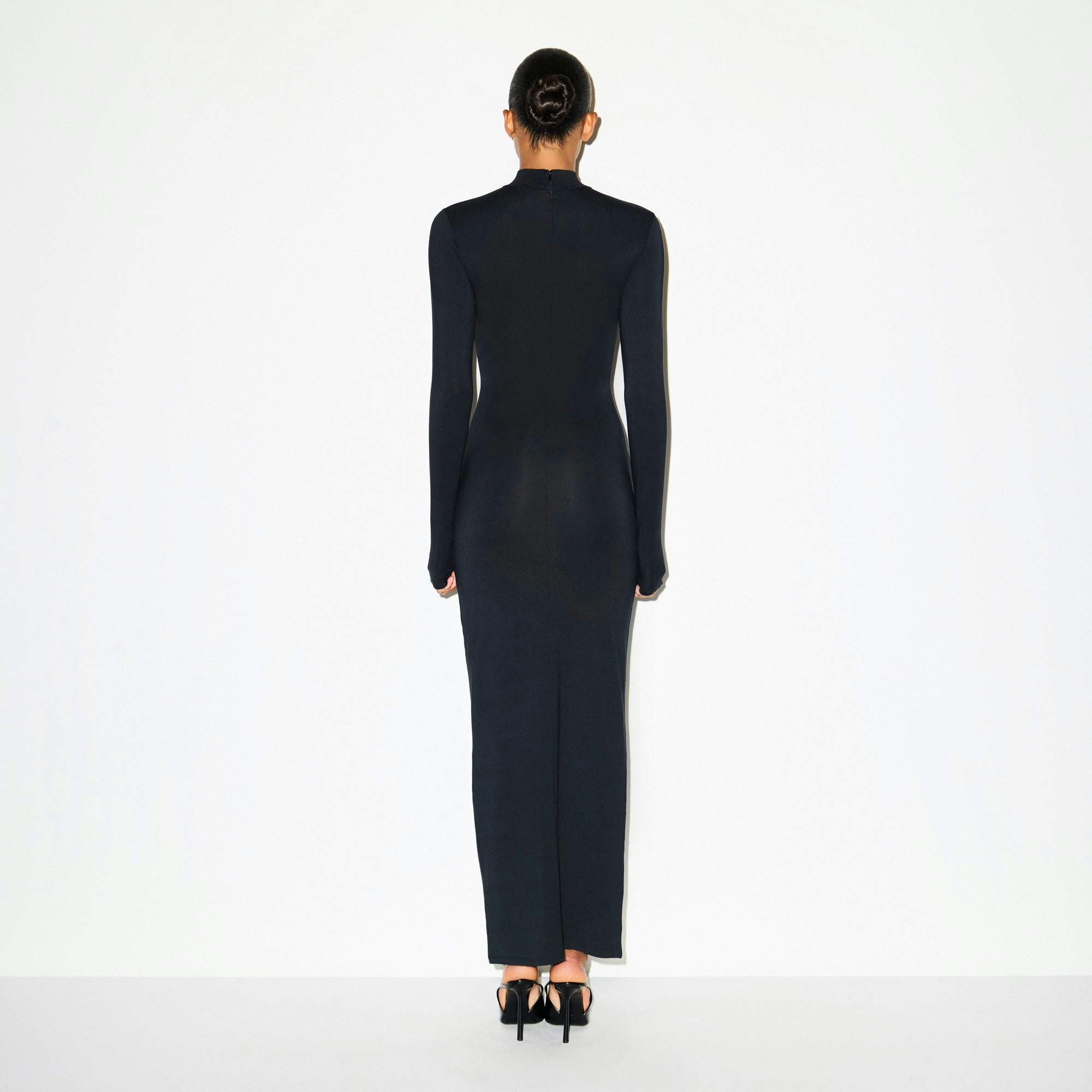 SMOOTH LAYERS TURTLENECK LONG DRESS | OBSIDIAN ON A MODEL SIDE VIEW @ | FOCUS: 0.0, 1.0, 0.9