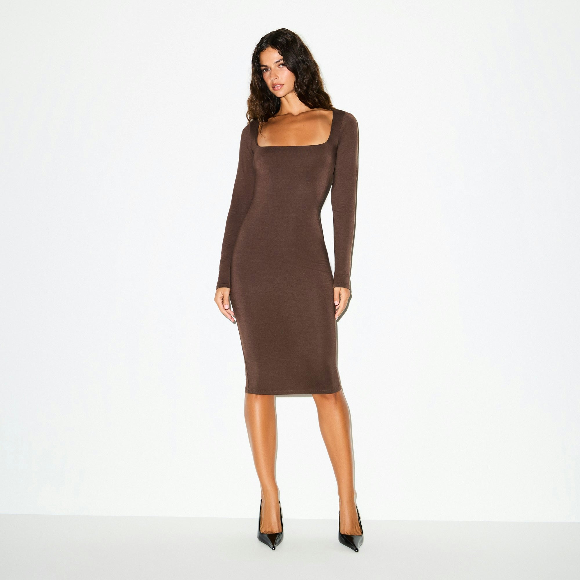 SMOOTH LAYERS SQUARE NECK MIDI DRESS | ESPRESSO ON A MODEL FRONT VIEW @ | FOCUS: 0.0, 1.0, 0.9