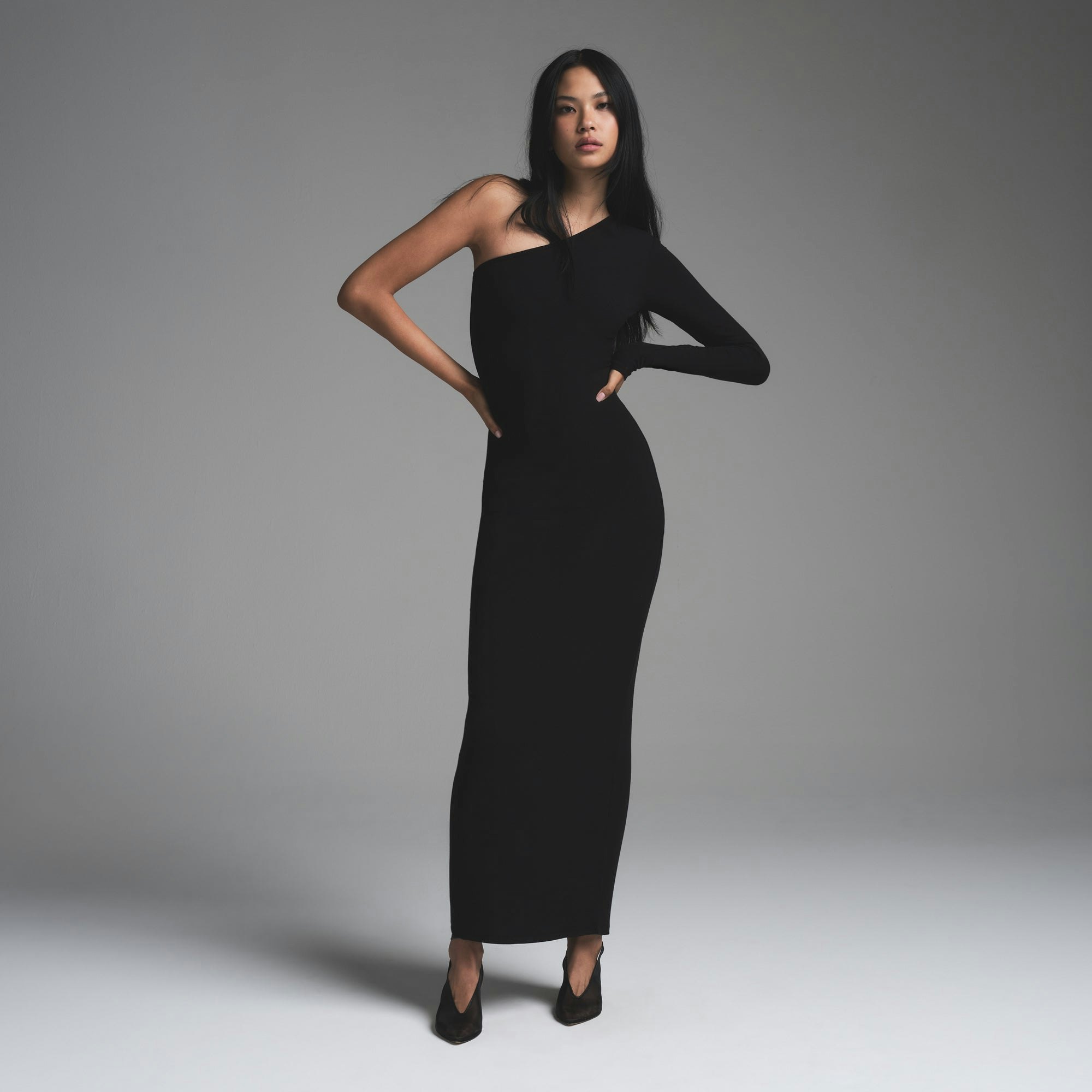 SOFT LOUNGE ONE SHOULDER LONG DRESS | ONYX ON A MODEL FRONT VIEW | FOCUS: 0.0, 1.0, 0.9