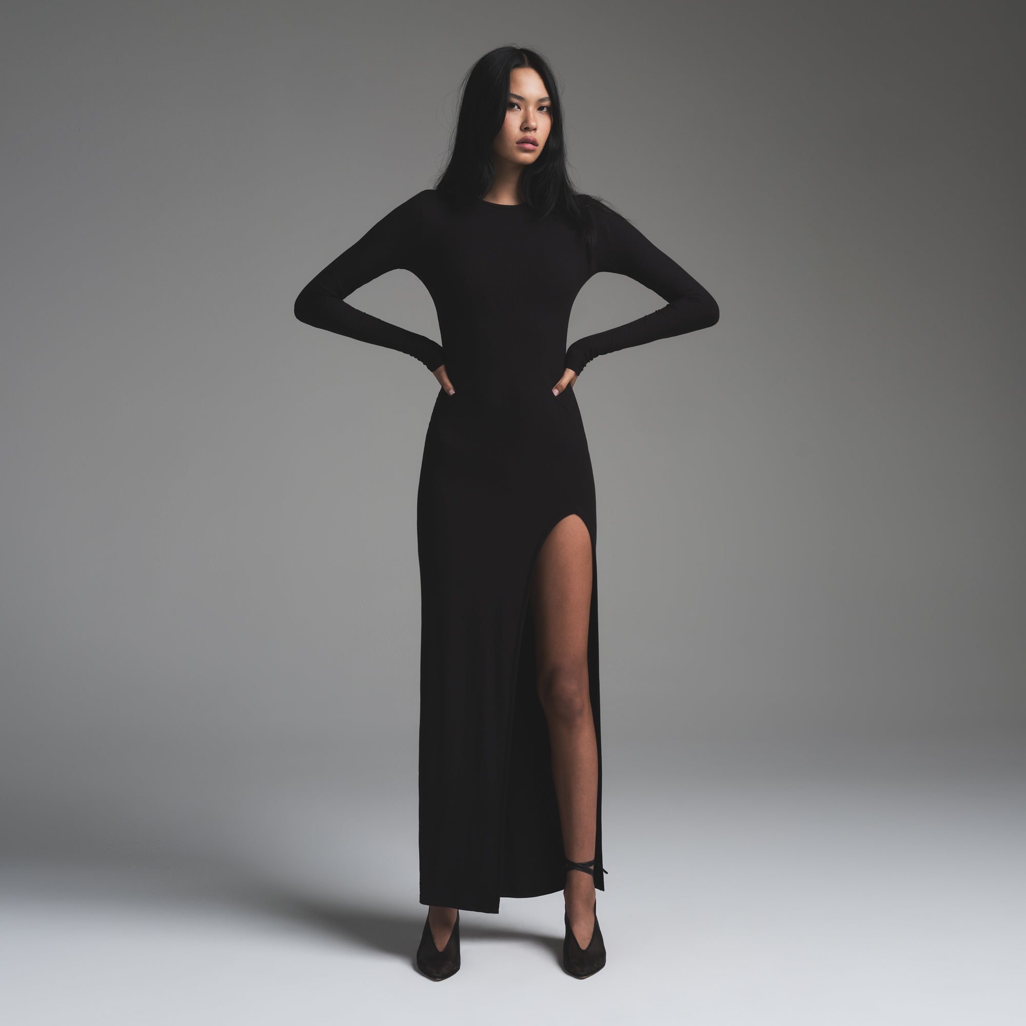 SOFT LOUNGE LONG SLEEVE SLIT DRESS | ONYX