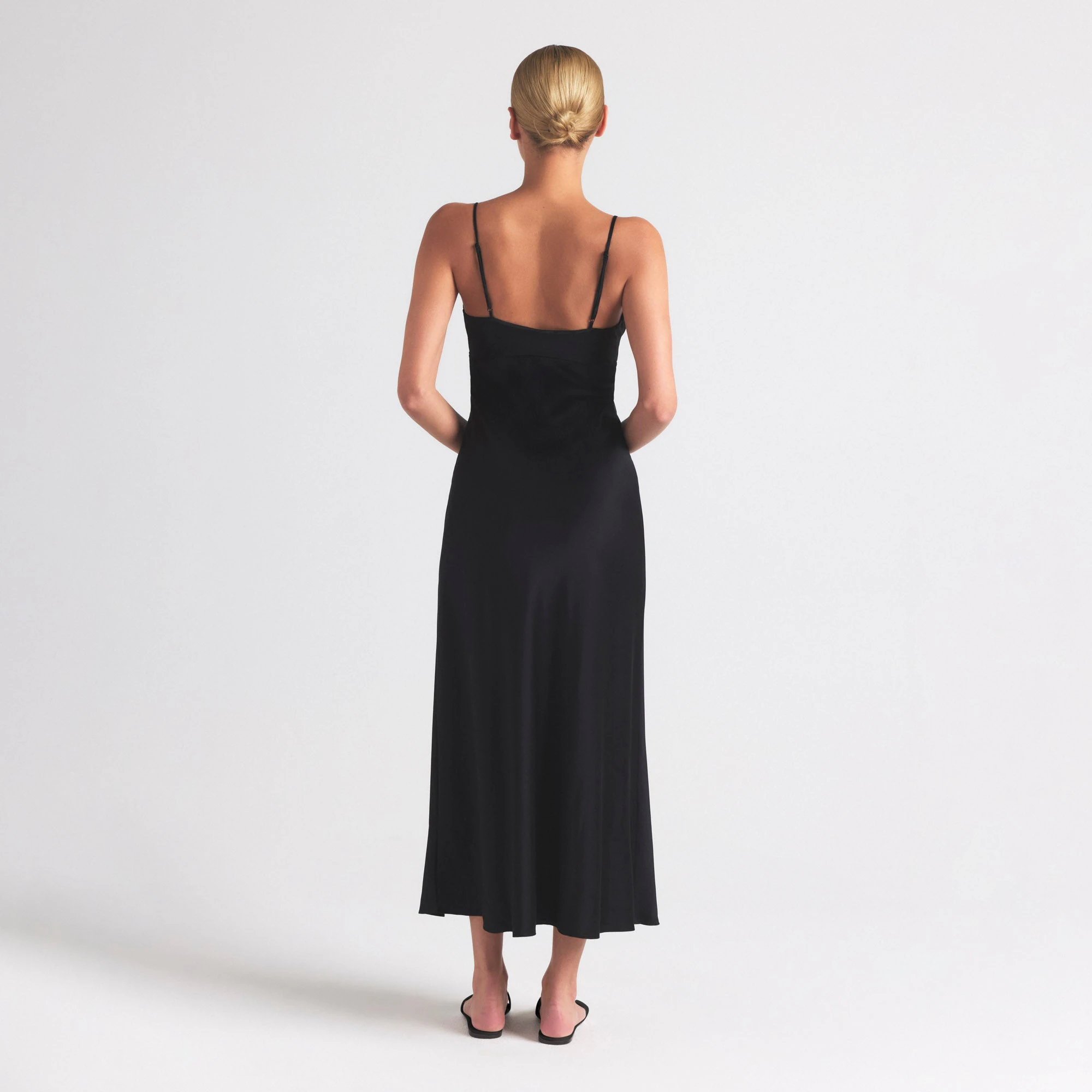 SILK CAMI V NECK LONG SLIP | ONYX ON A MODEL SIDE  ON A MODEL FRONT VIEW | FOCUS: 0.0, 1.0, 0.9