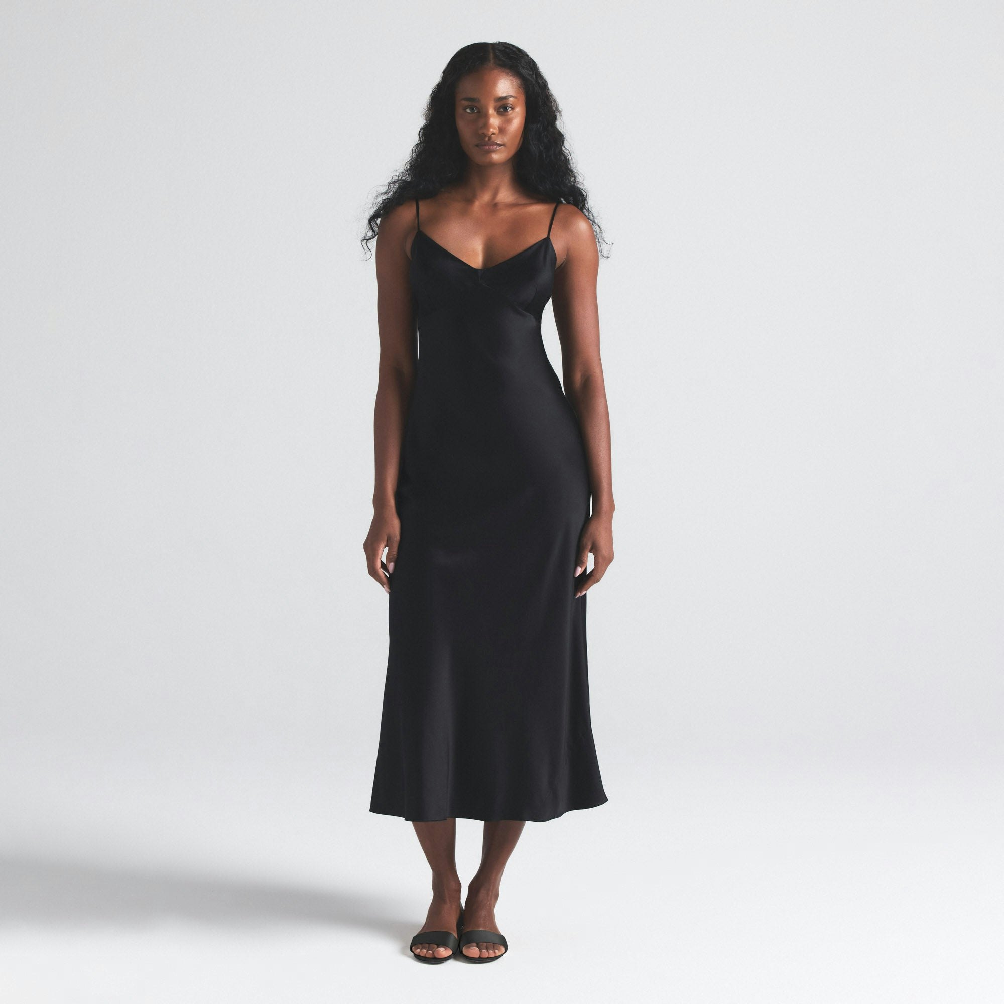 SILK CAMI V NECK LONG SLIP | ONYX ON A MODEL FRONT  ON A MODEL FRONT VIEW | FOCUS: 0.0, 1.0, 0.9