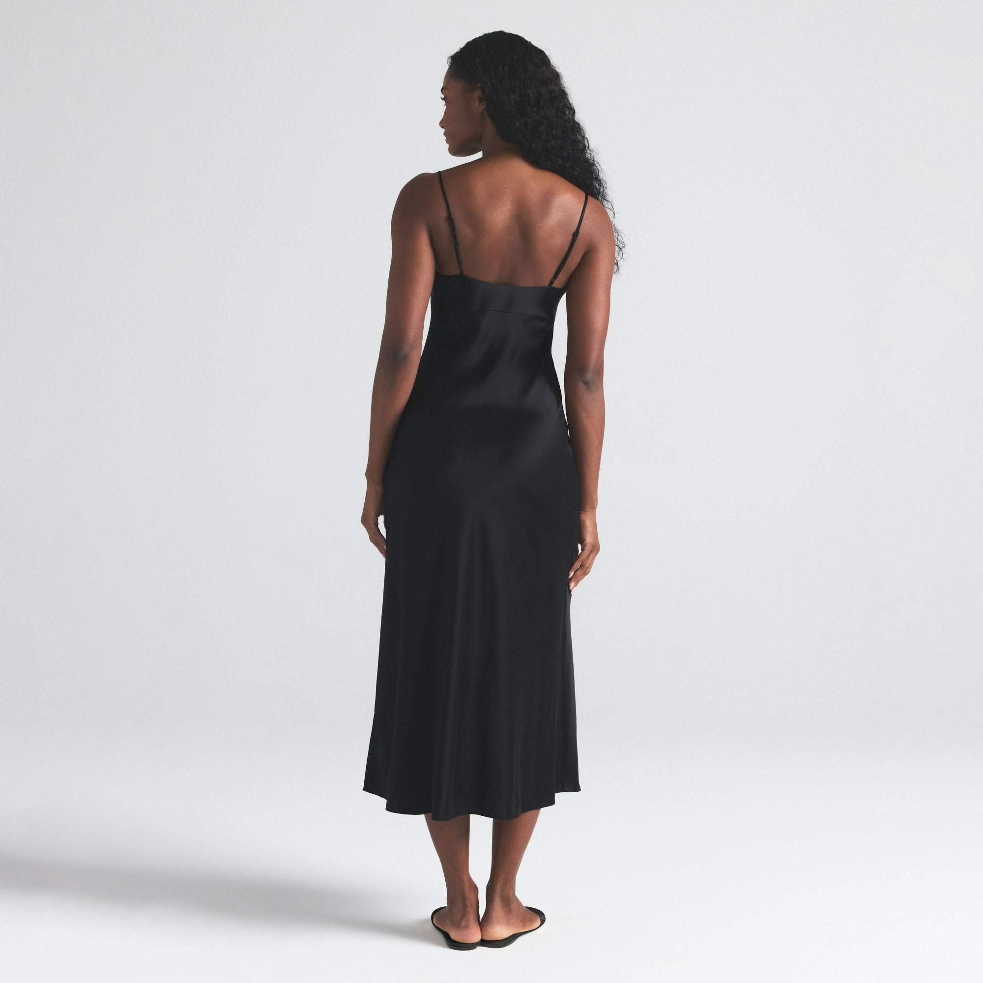 SILK CAMI V NECK LONG SLIP | ONYX ON A MODEL SIDE  ON A MODEL FRONT VIEW | FOCUS: 0.0, 1.0, 0.9