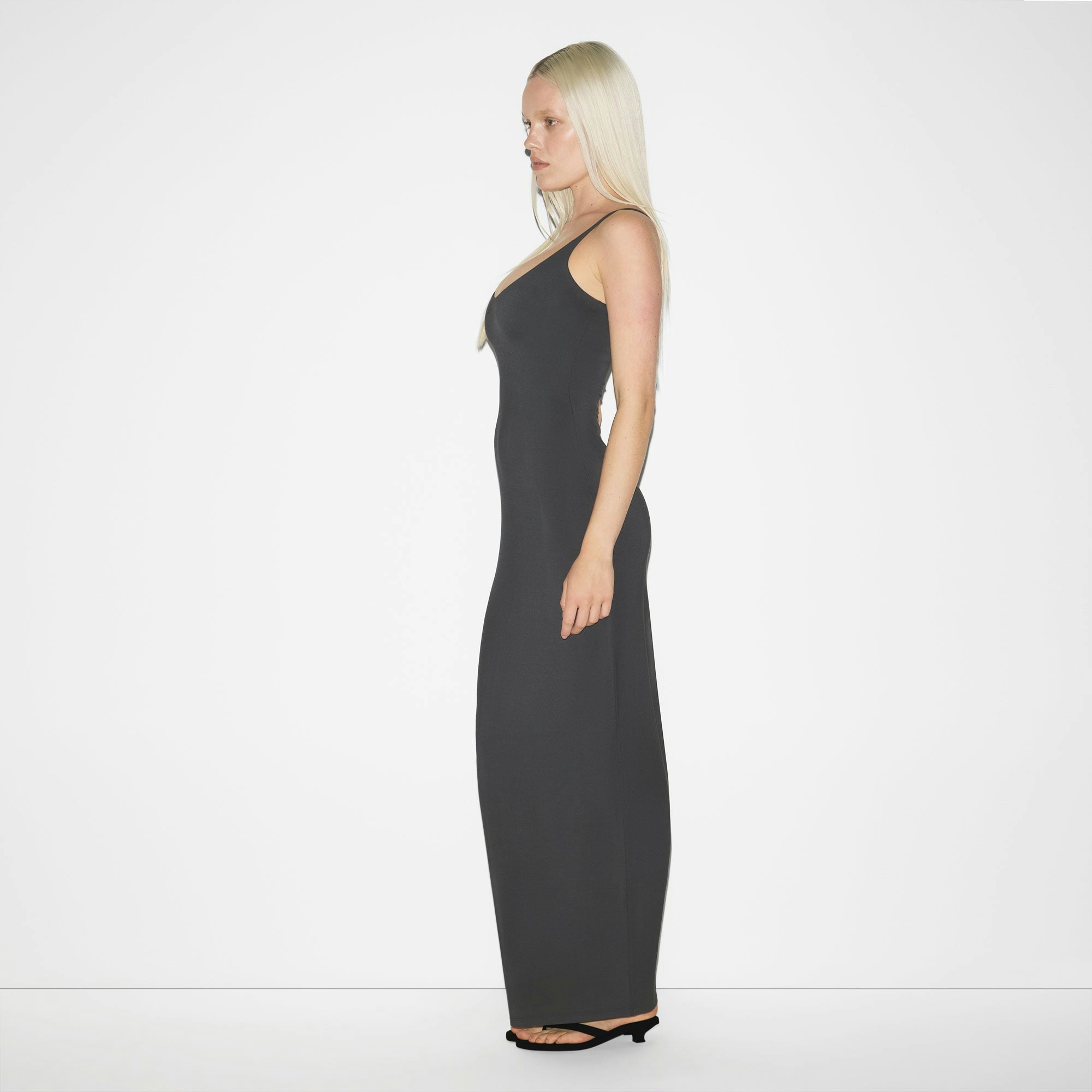 SMOOTH LAYERS SCOOP NECK LONG DRESS | GRAPHITE ON A MODEL FRONT VIEW @ | FOCUS: 0.0, 1.0, 0.9