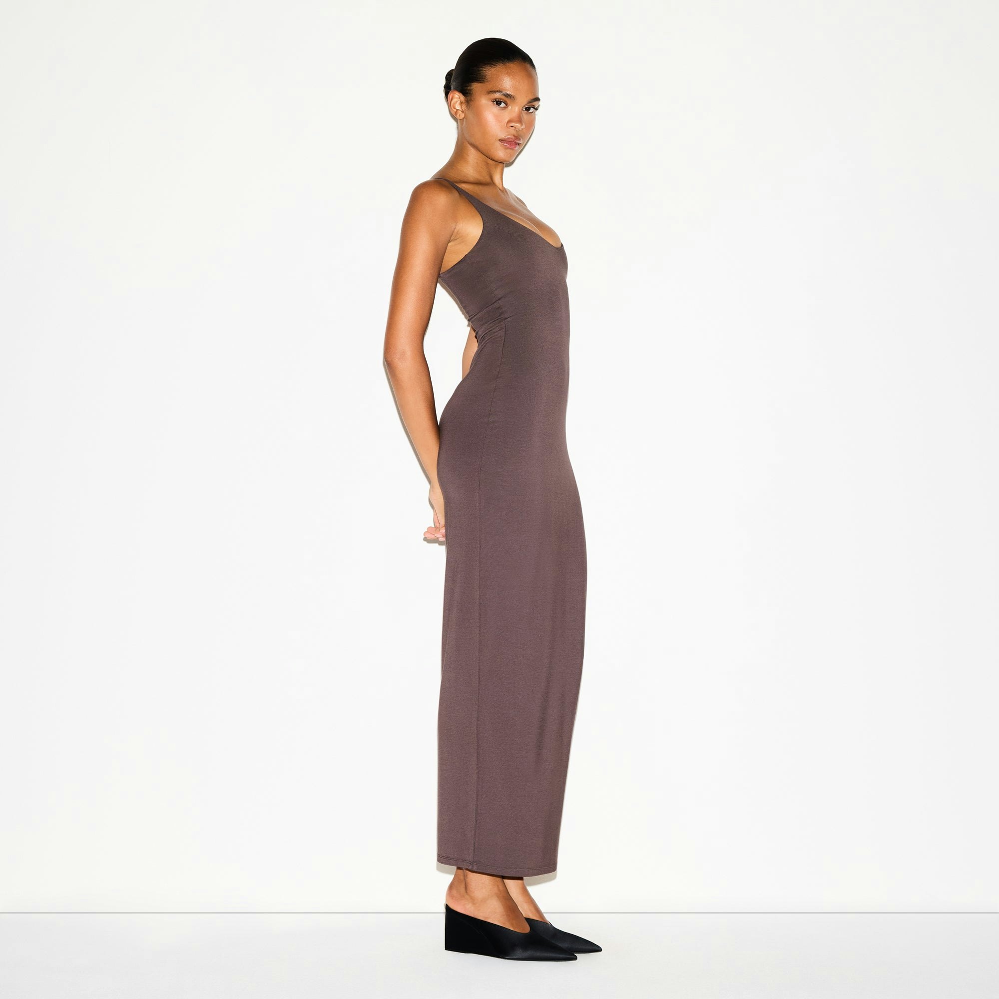 SMOOTH LAYERS SCOOP NECK LONG DRESS | RAISIN ON A MODEL FRONT VIEW @ | FOCUS: 0.0, 1.0, 0.9