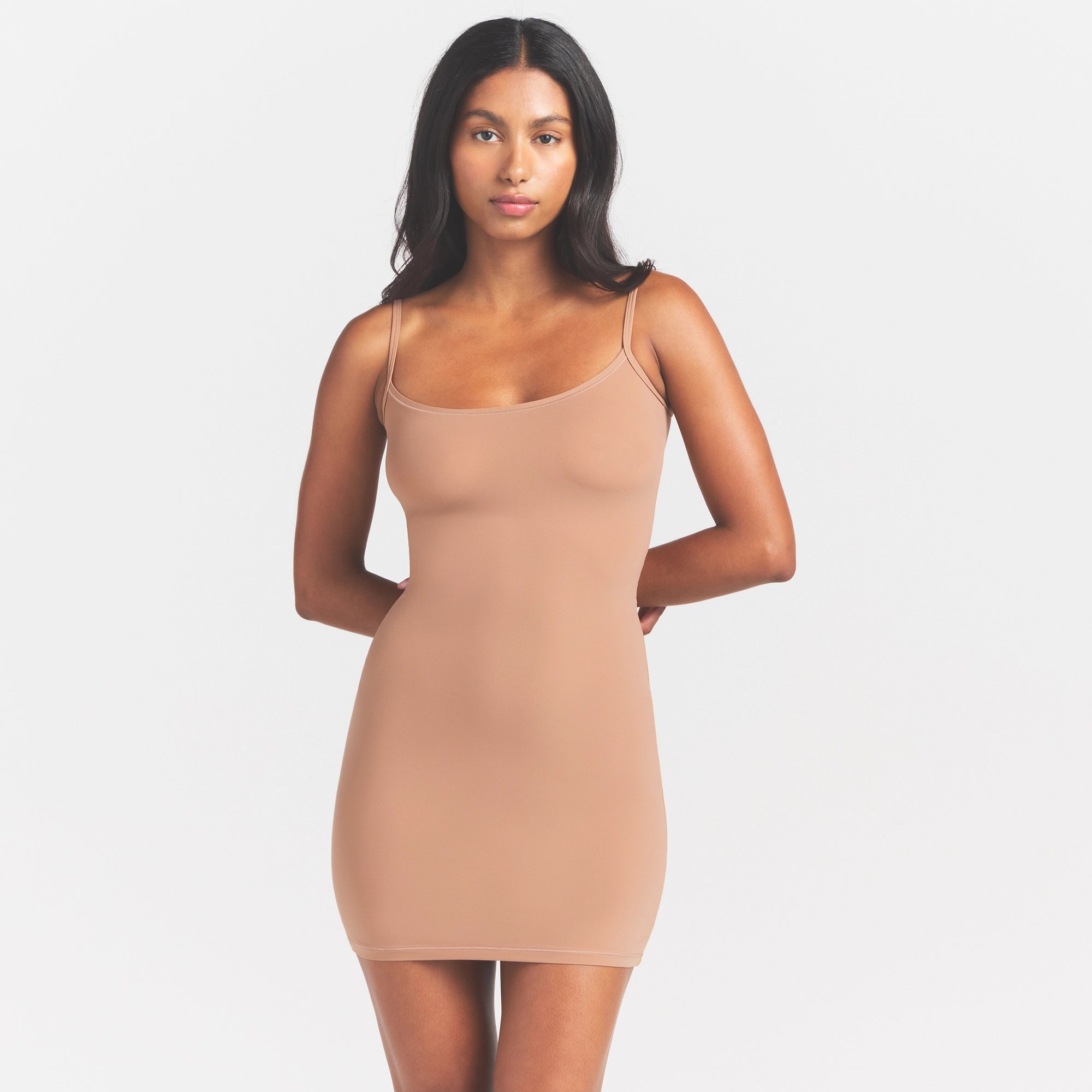 FITS EVERYBODY SLIP DRESS | SIENNA ON A MODEL SIDE VIEW